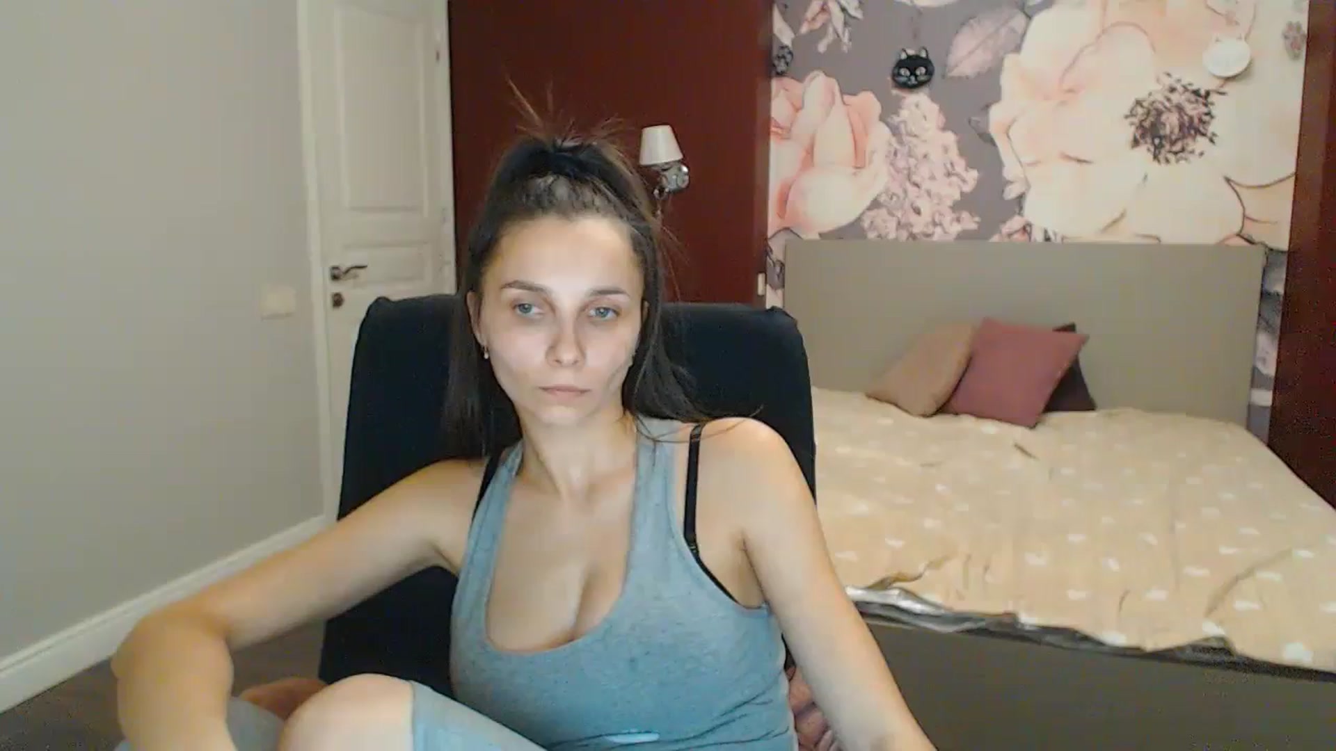 Gallery image thumbnail from Karina_Mils's myfreecams stream on, 12/30/2023, 20:06 image 16 of 20