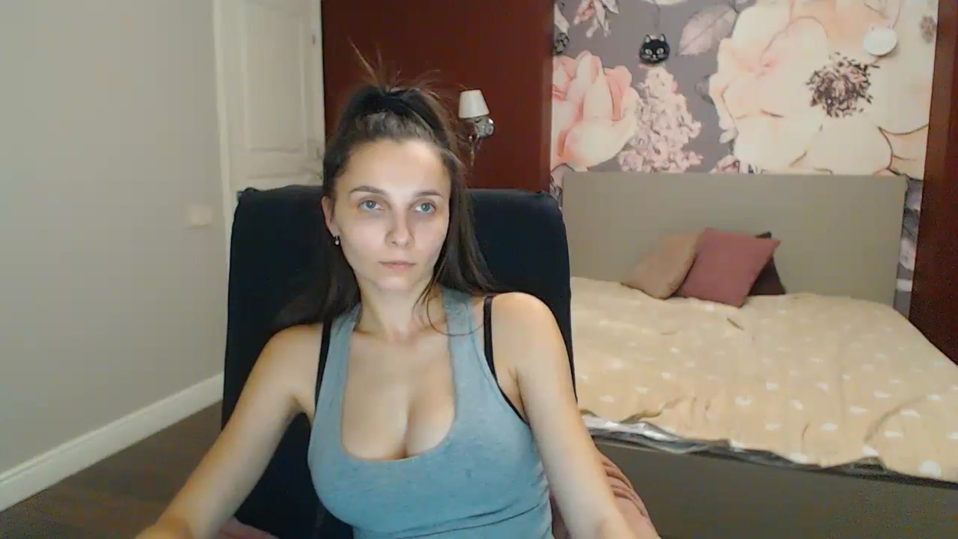 Gallery image thumbnail from Karina_Mils's myfreecams stream on, 12/30/2023, 20:06 image 8 of 20