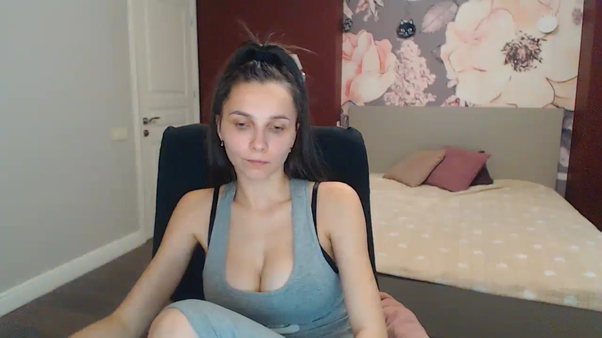 Gallery image thumbnail from Karina_Mils's myfreecams stream on, 12/31/2023, 08:44 image 14 of 20