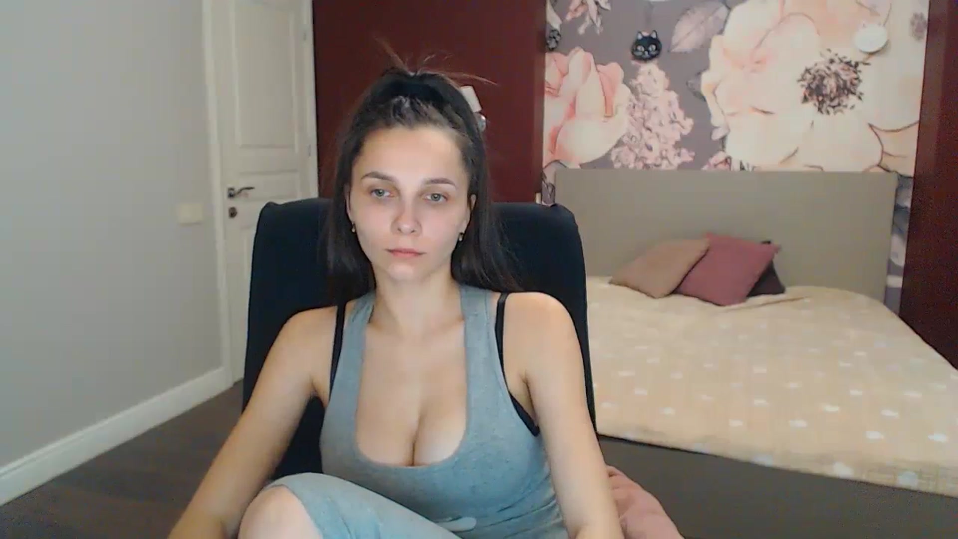 Gallery image thumbnail from Karina_Mils's myfreecams stream on, 12/31/2023, 08:44 image 13 of 20
