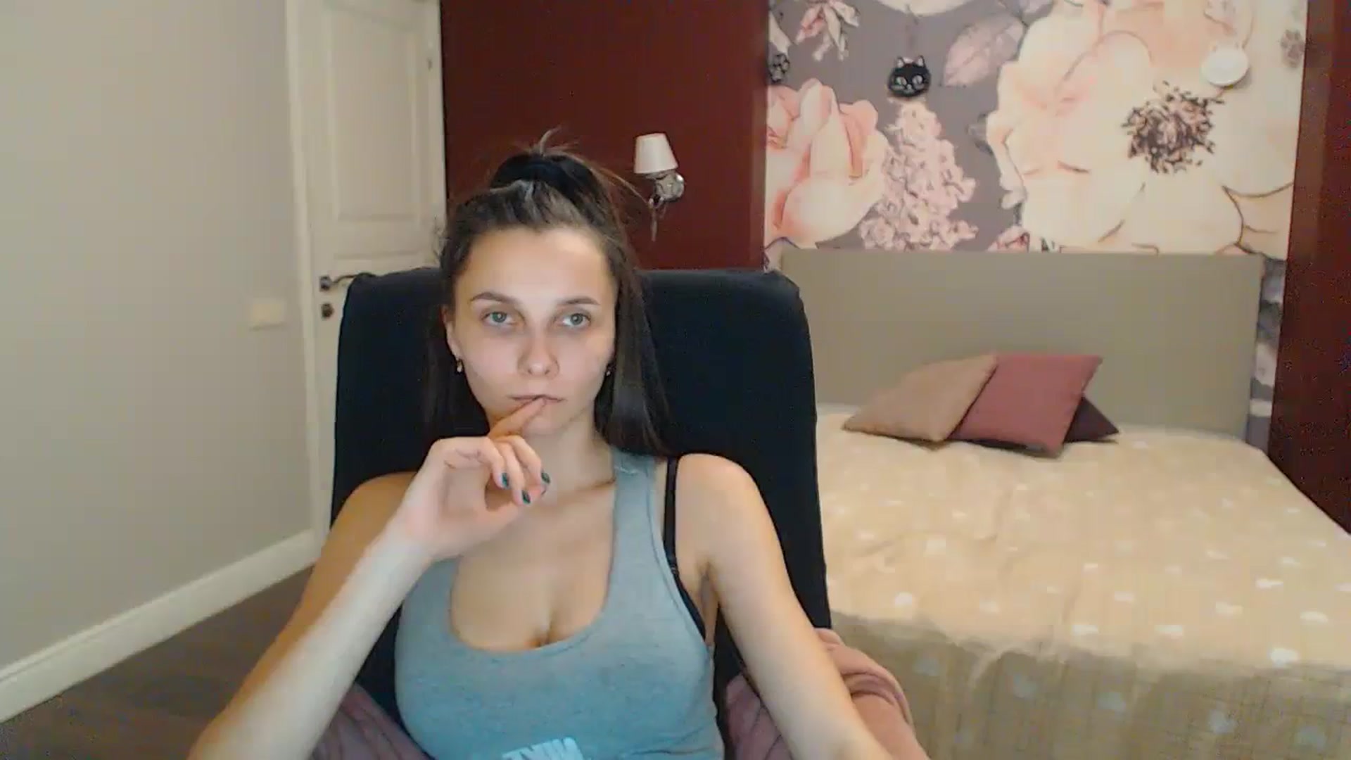 Gallery image thumbnail from Karina_Mils's myfreecams stream on, 12/31/2023, 14:26 image 3 of 20