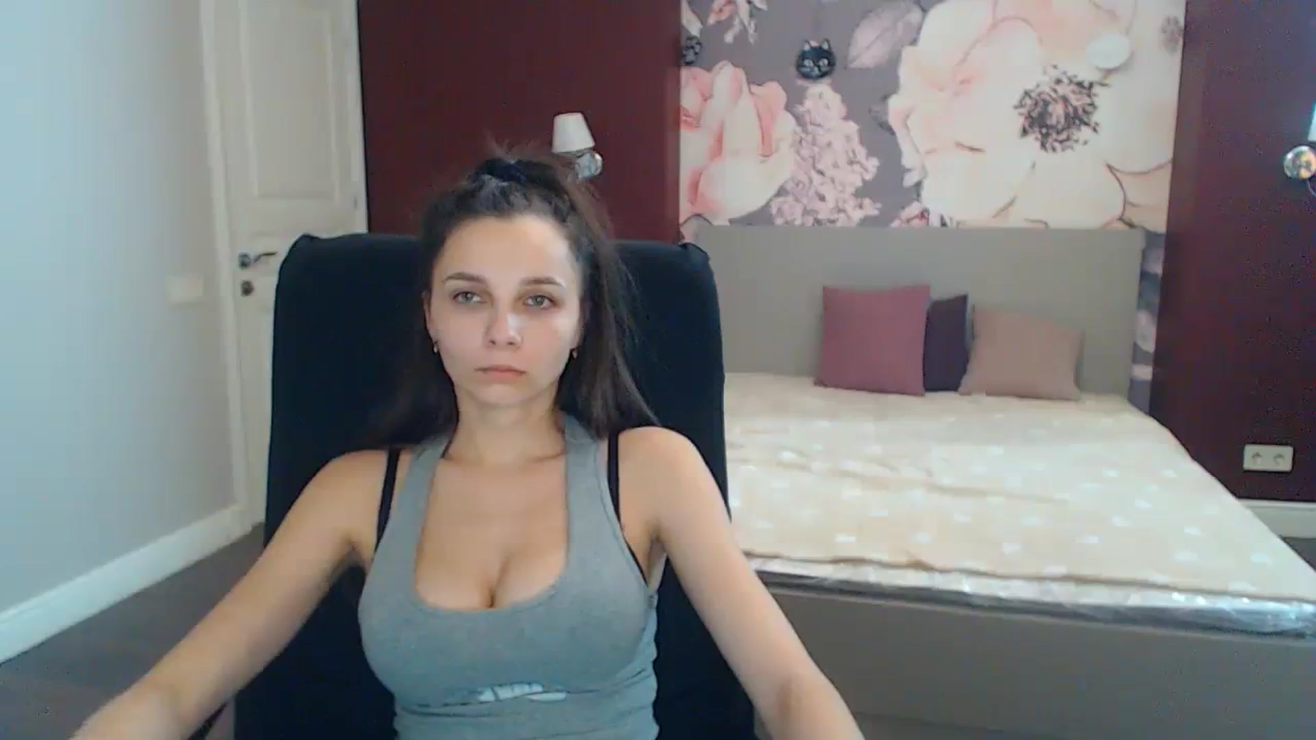 Gallery image thumbnail from Karina_Mils's myfreecams stream on, 01/04/2024, 12:03 image 11 of 20