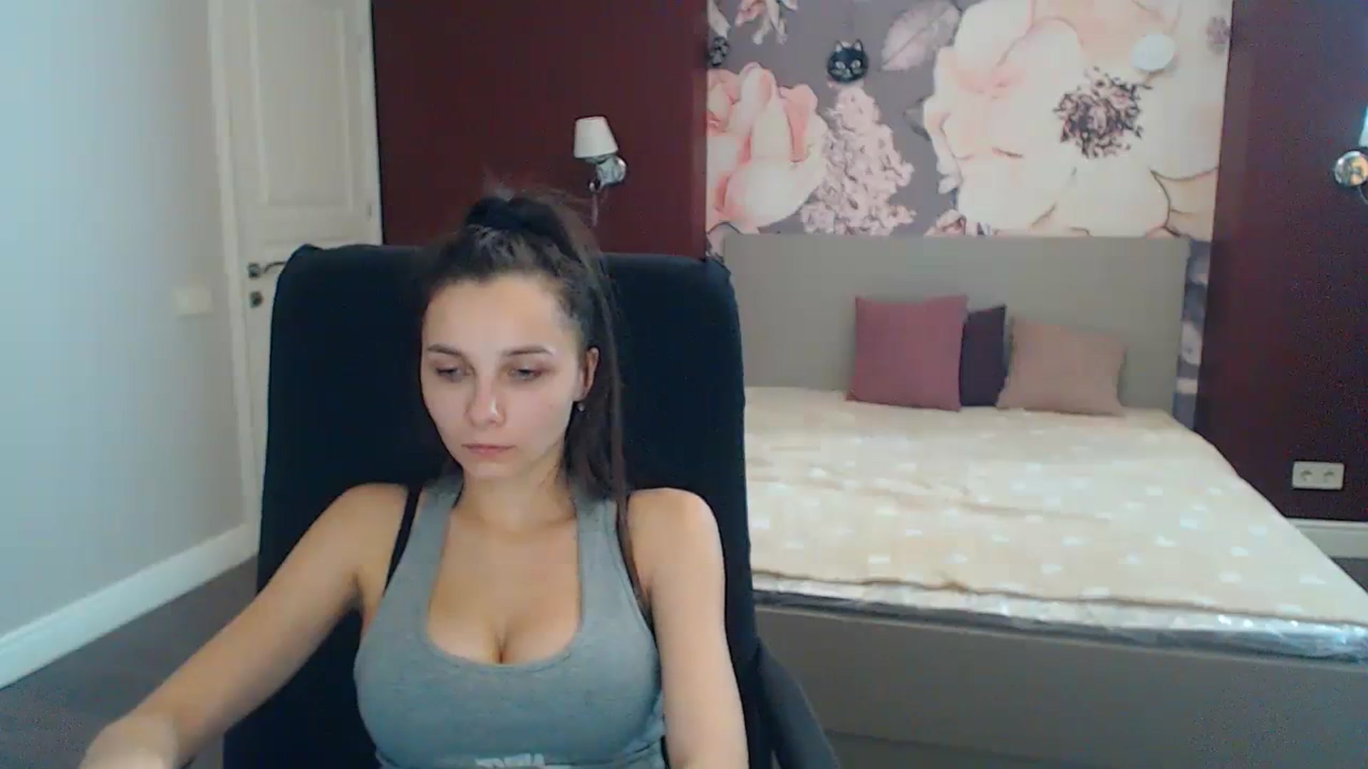 Gallery image thumbnail from Karina_Mils's myfreecams stream on, 01/04/2024, 12:03 image 20 of 20