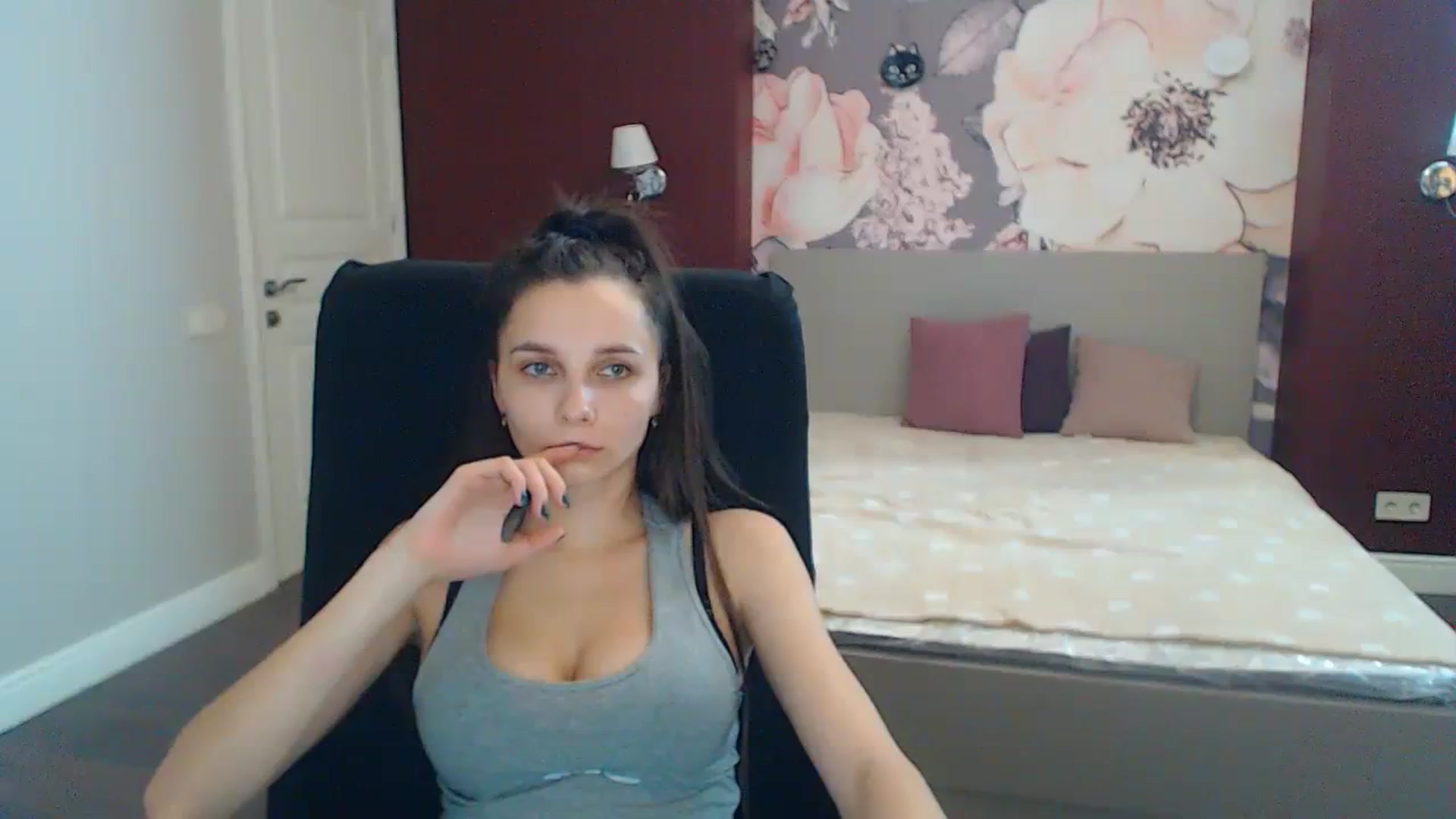 Gallery image thumbnail from Karina_Mils's myfreecams stream on, 01/04/2024, 12:03 image 18 of 20