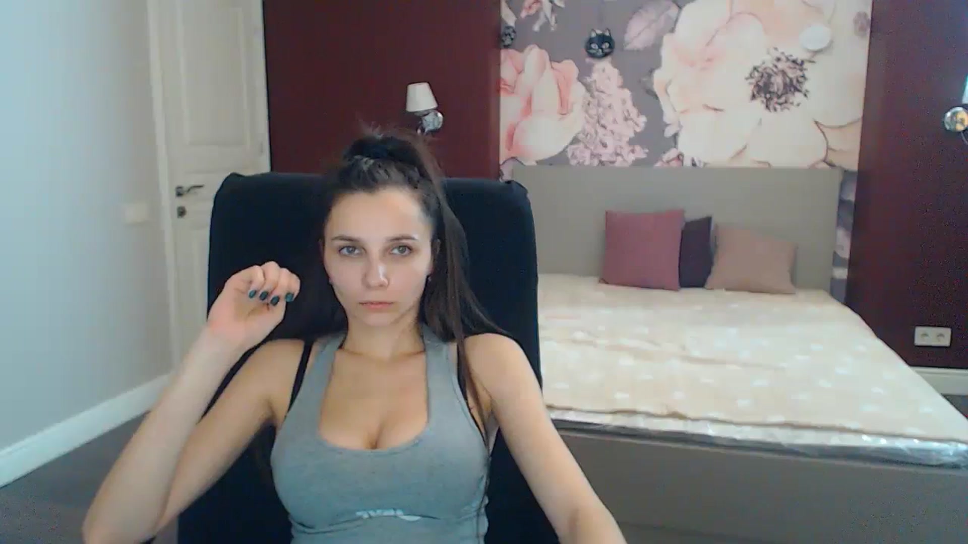 Gallery image thumbnail from Karina_Mils's myfreecams stream on, 01/04/2024, 12:03 image 17 of 20