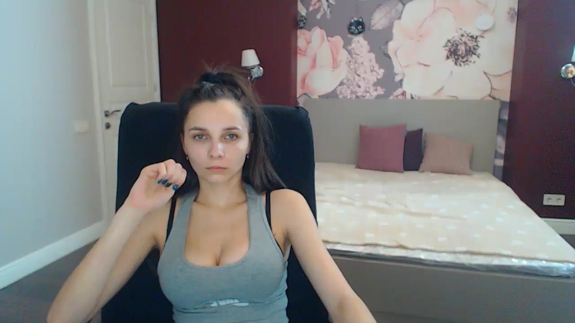 Gallery image thumbnail from Karina_Mils's myfreecams stream on, 01/04/2024, 12:03 image 12 of 20