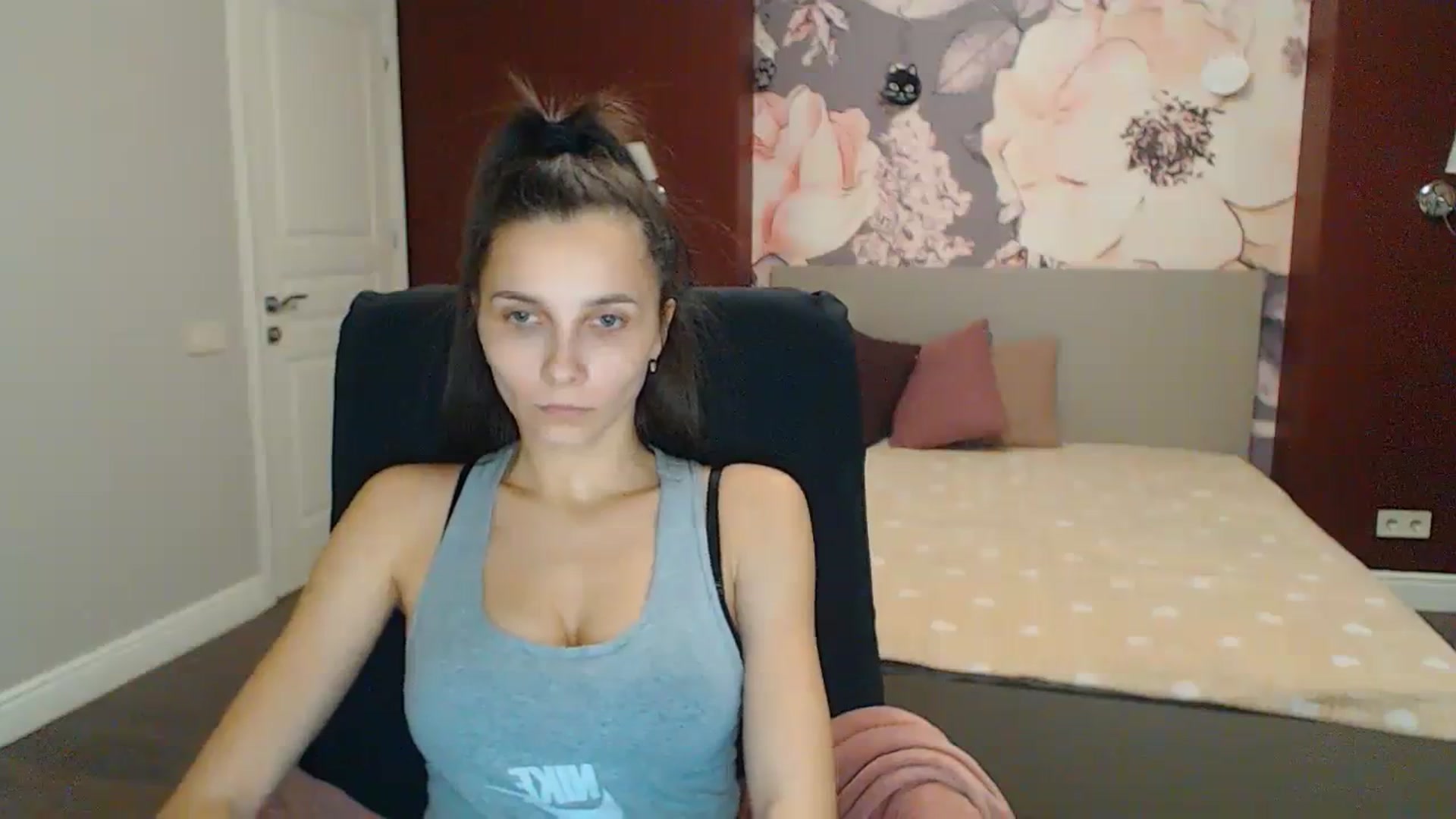 Gallery image thumbnail from Karina_Mils's myfreecams stream on, 01/06/2024, 18:28 image 15 of 20