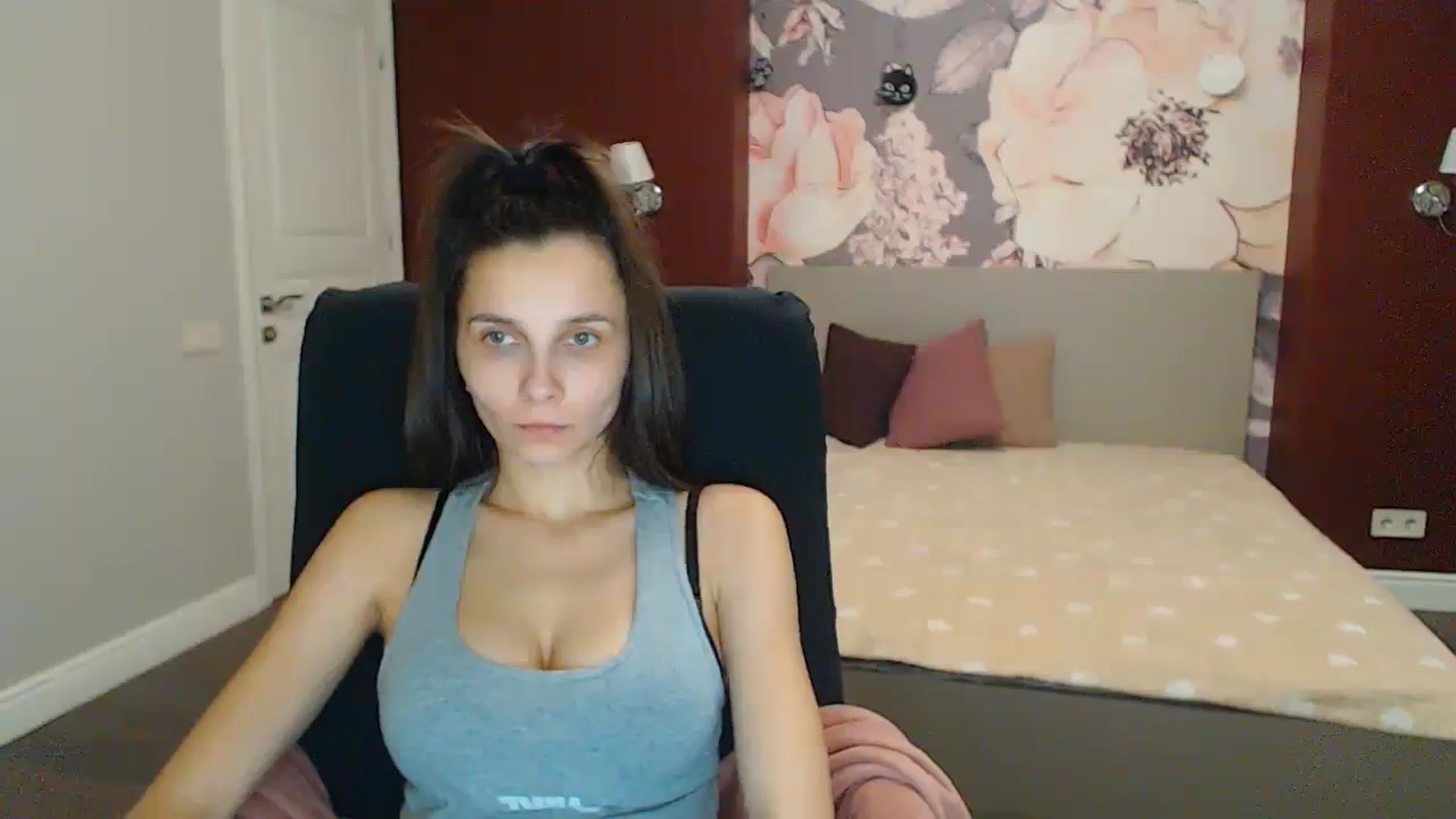 Gallery image thumbnail from Karina_Mils's myfreecams stream on, 01/06/2024, 18:28 image 18 of 20