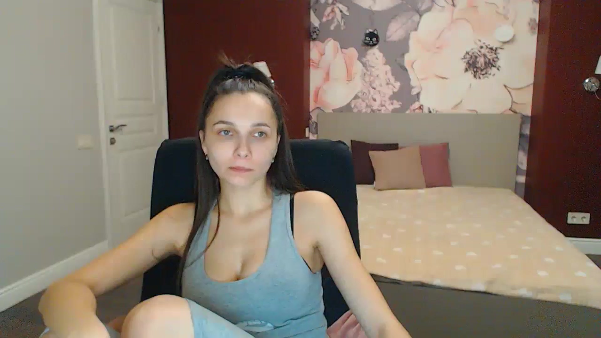 Gallery image thumbnail from Karina_Mils's myfreecams stream on, 01/07/2024, 16:22 image 5 of 20