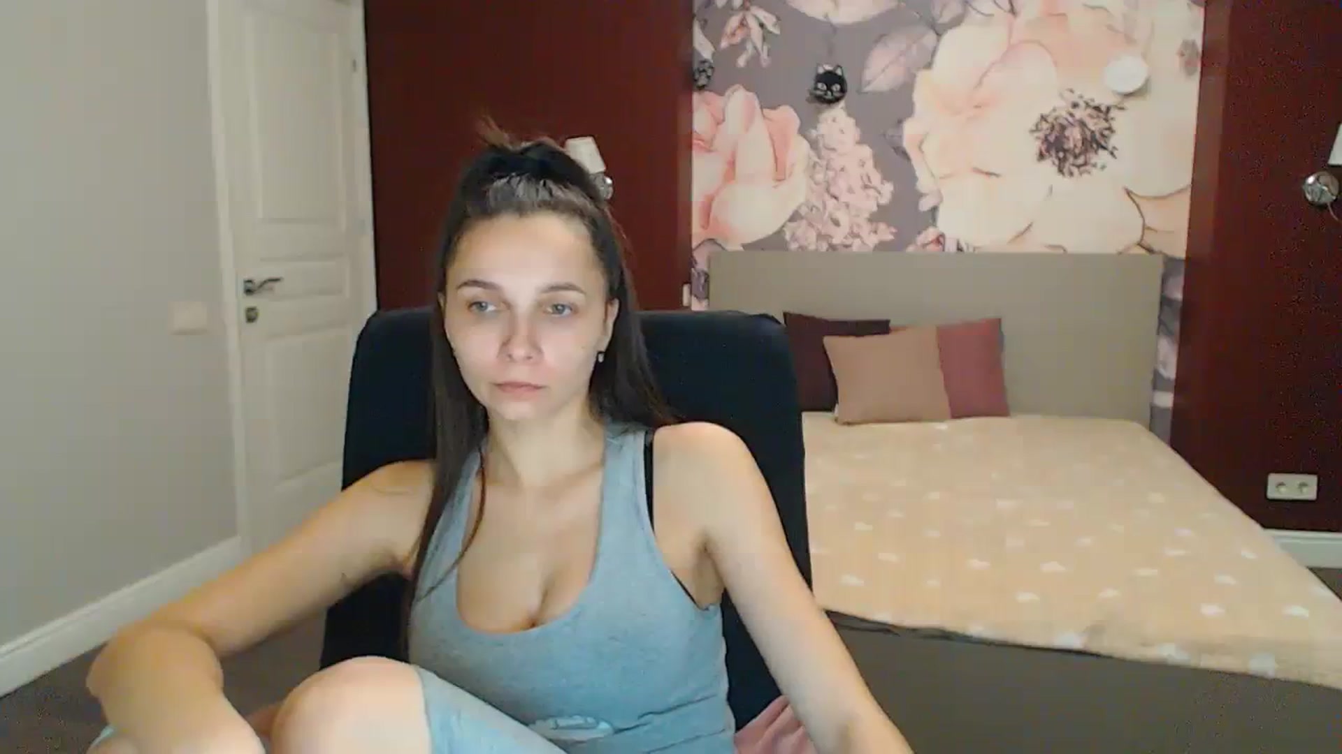 Gallery image thumbnail from Karina_Mils's myfreecams stream on, 01/07/2024, 16:22 image 6 of 20