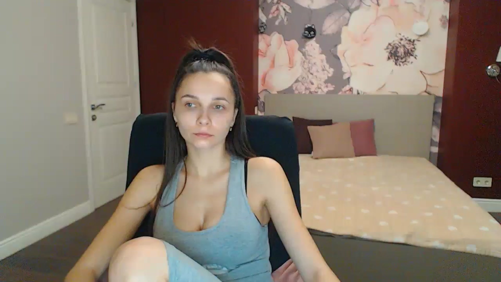 Gallery image thumbnail from Karina_Mils's myfreecams stream on, 01/07/2024, 16:22 image 1 of 20