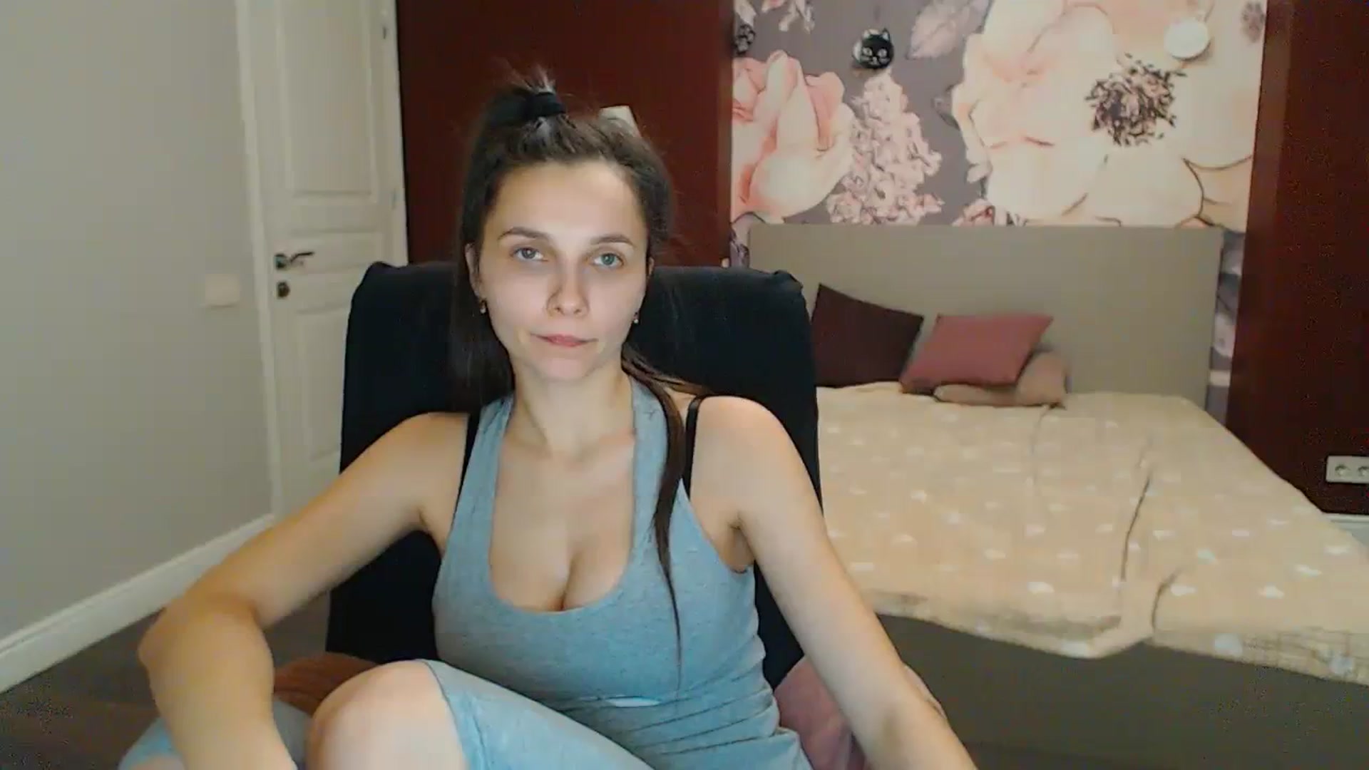 Gallery image thumbnail from Karina_Mils's myfreecams stream on, 01/13/2024, 16:11 image 13 of 20