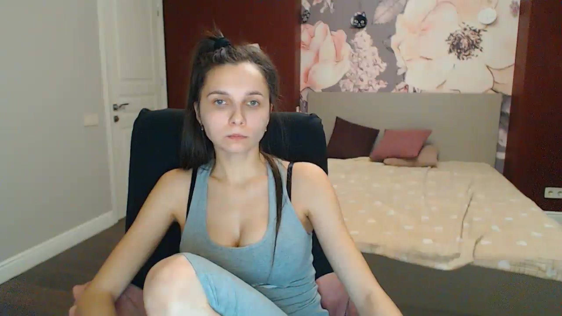 Gallery image thumbnail from Karina_Mils's myfreecams stream on, 01/13/2024, 16:11 image 18 of 20