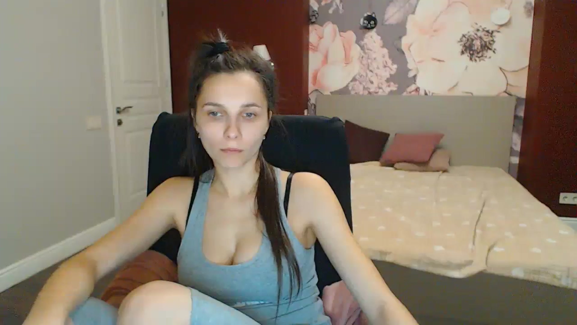 Gallery image thumbnail from Karina_Mils's myfreecams stream on, 01/13/2024, 16:11 image 5 of 20