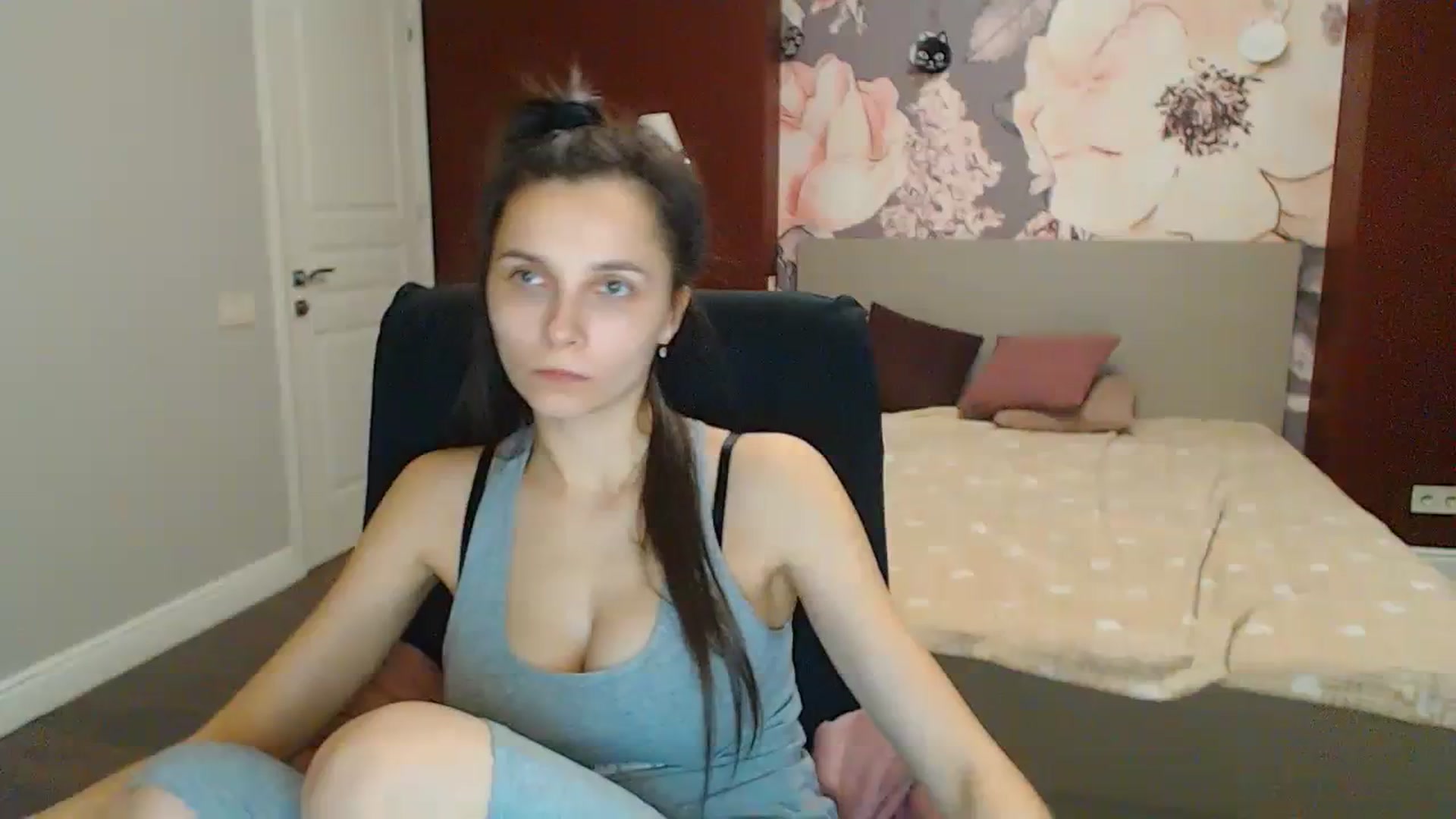 Gallery image thumbnail from Karina_Mils's myfreecams stream on, 01/13/2024, 16:11 image 4 of 20