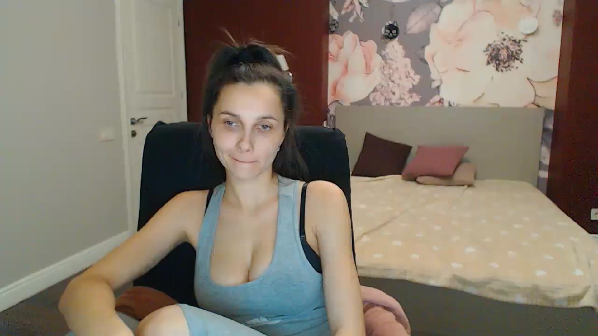 Gallery image thumbnail from Karina_Mils's myfreecams stream on, 01/13/2024, 18:54 image 13 of 20