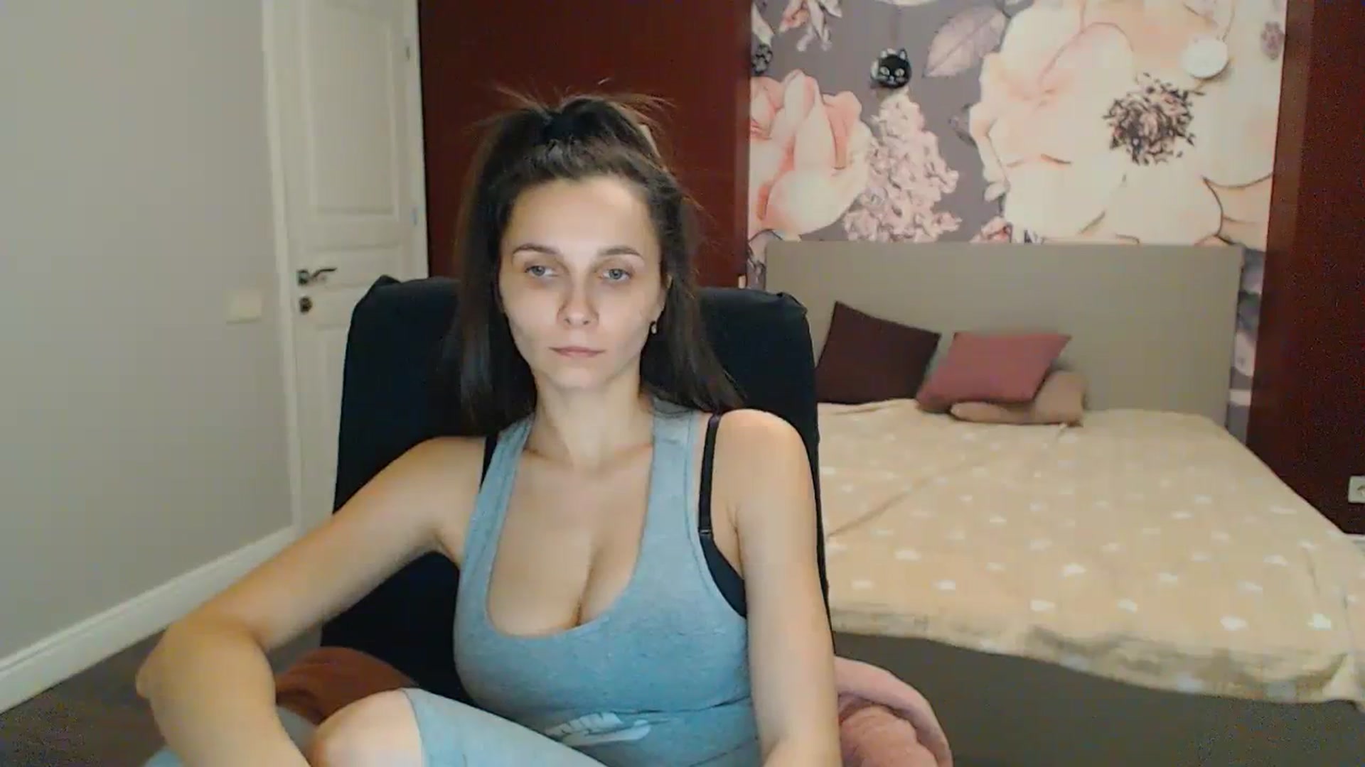 Gallery image thumbnail from Karina_Mils's myfreecams stream on, 01/13/2024, 18:54 image 12 of 20