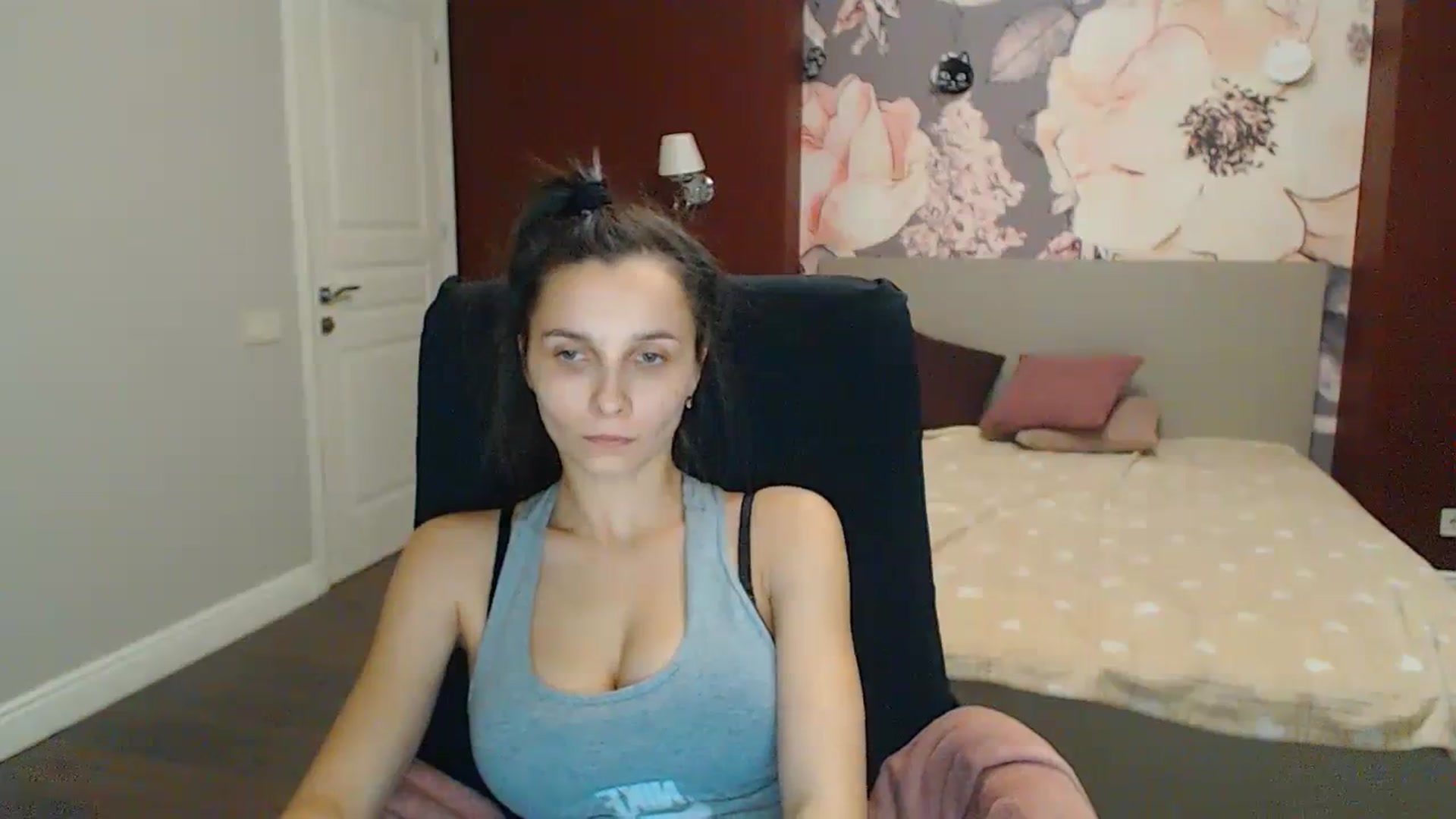 Gallery image thumbnail from Karina_Mils's myfreecams stream on, 01/13/2024, 18:54 image 6 of 20