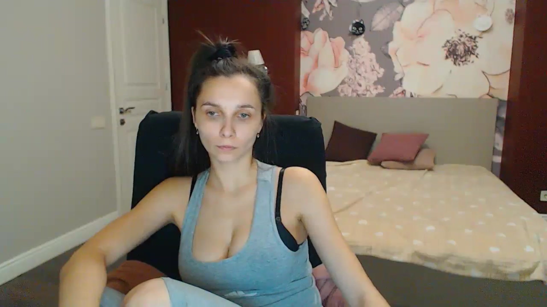 Gallery image thumbnail from Karina_Mils's myfreecams stream on, 01/13/2024, 18:54 image 15 of 20