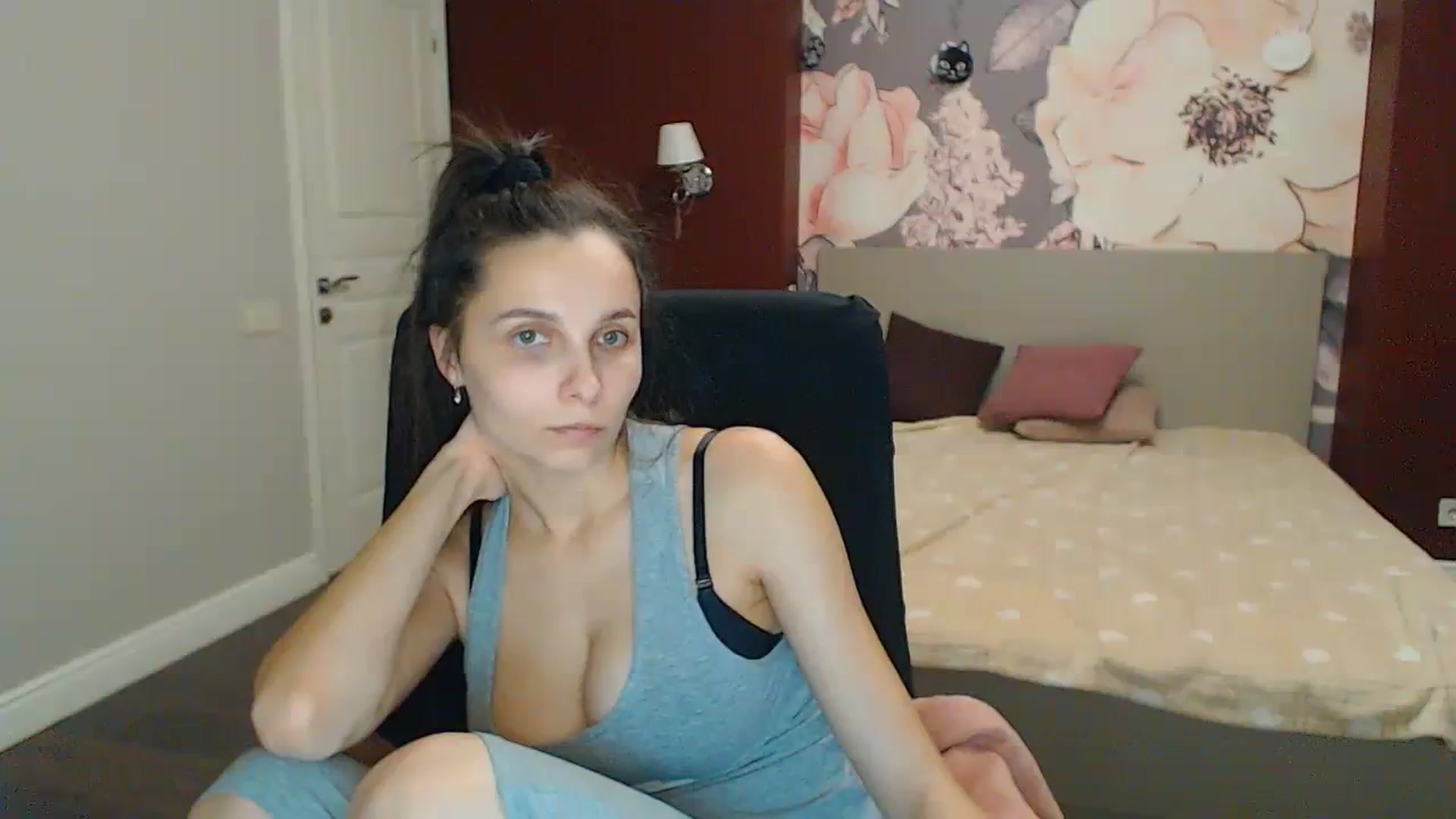 Gallery image thumbnail from Karina_Mils's myfreecams stream on, 01/13/2024, 19:19 image 6 of 20