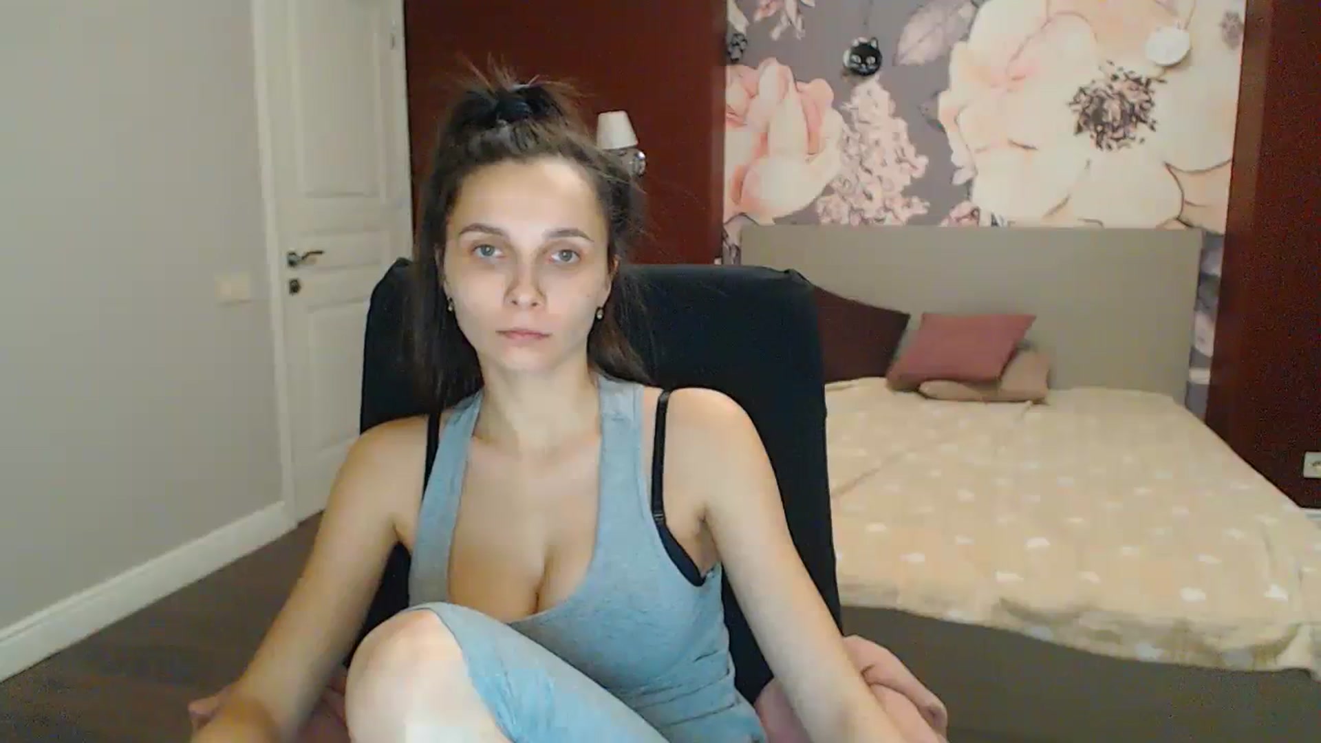 Gallery image thumbnail from Karina_Mils's myfreecams stream on, 01/13/2024, 19:19 image 17 of 20