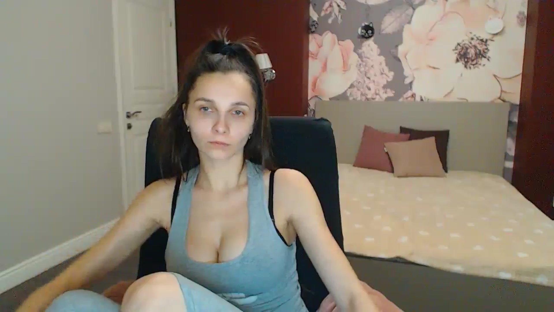 Gallery image thumbnail from Karina_Mils's myfreecams stream on, 01/14/2024, 16:51 image 9 of 20