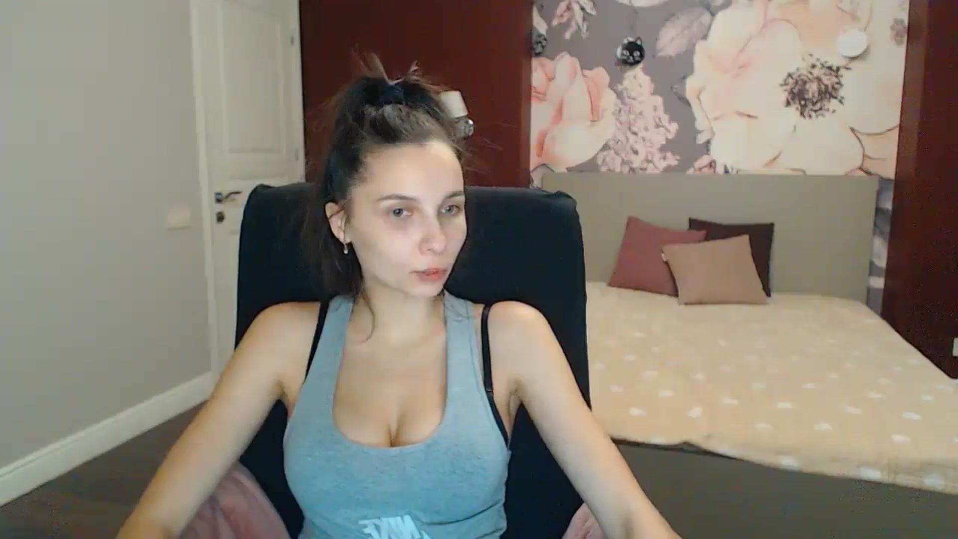 Gallery image thumbnail from Karina_Mils's myfreecams stream on, 01/14/2024, 16:51 image 17 of 20