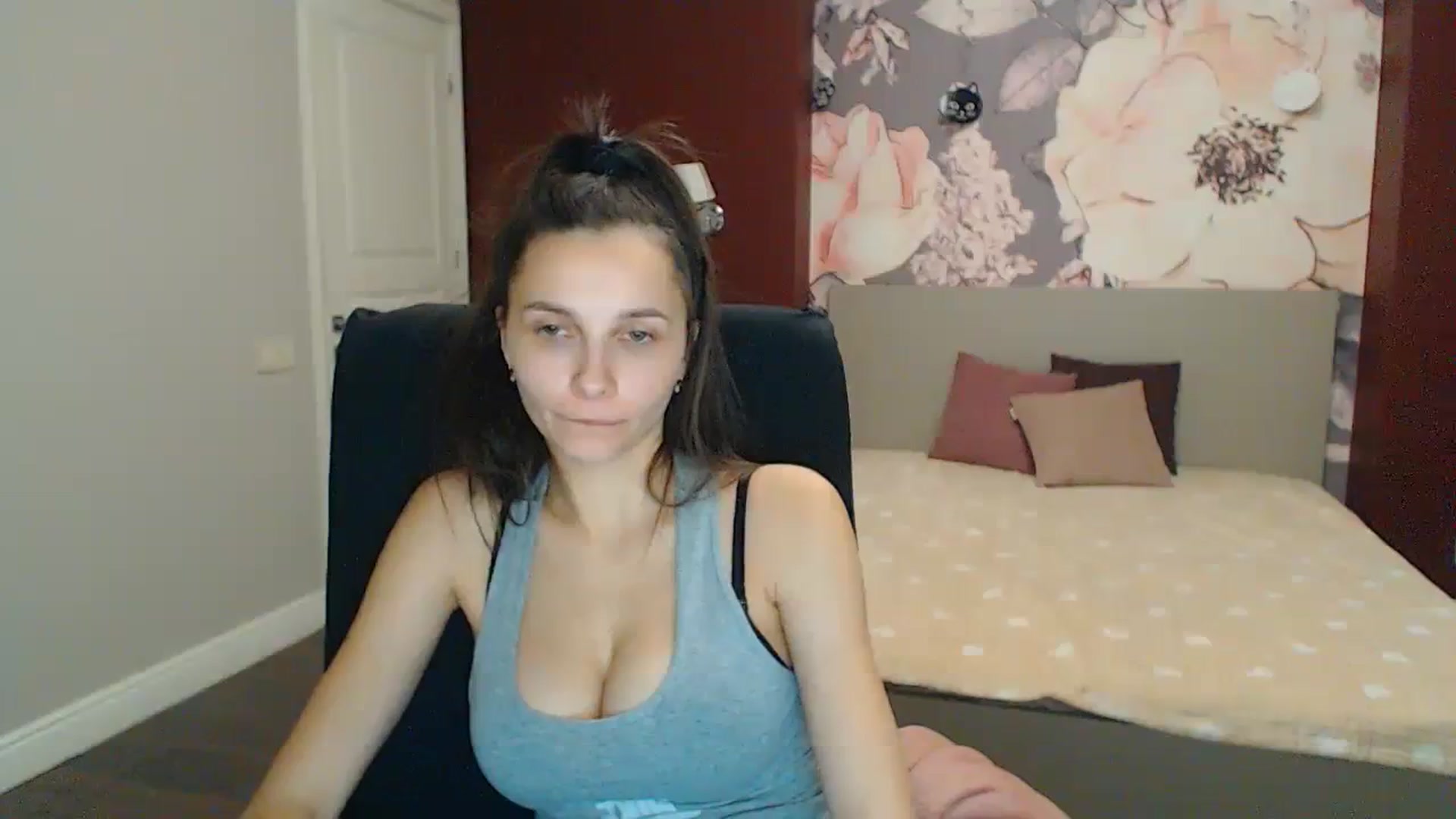 Gallery image thumbnail from Karina_Mils's myfreecams stream on, 01/14/2024, 16:51 image 13 of 20