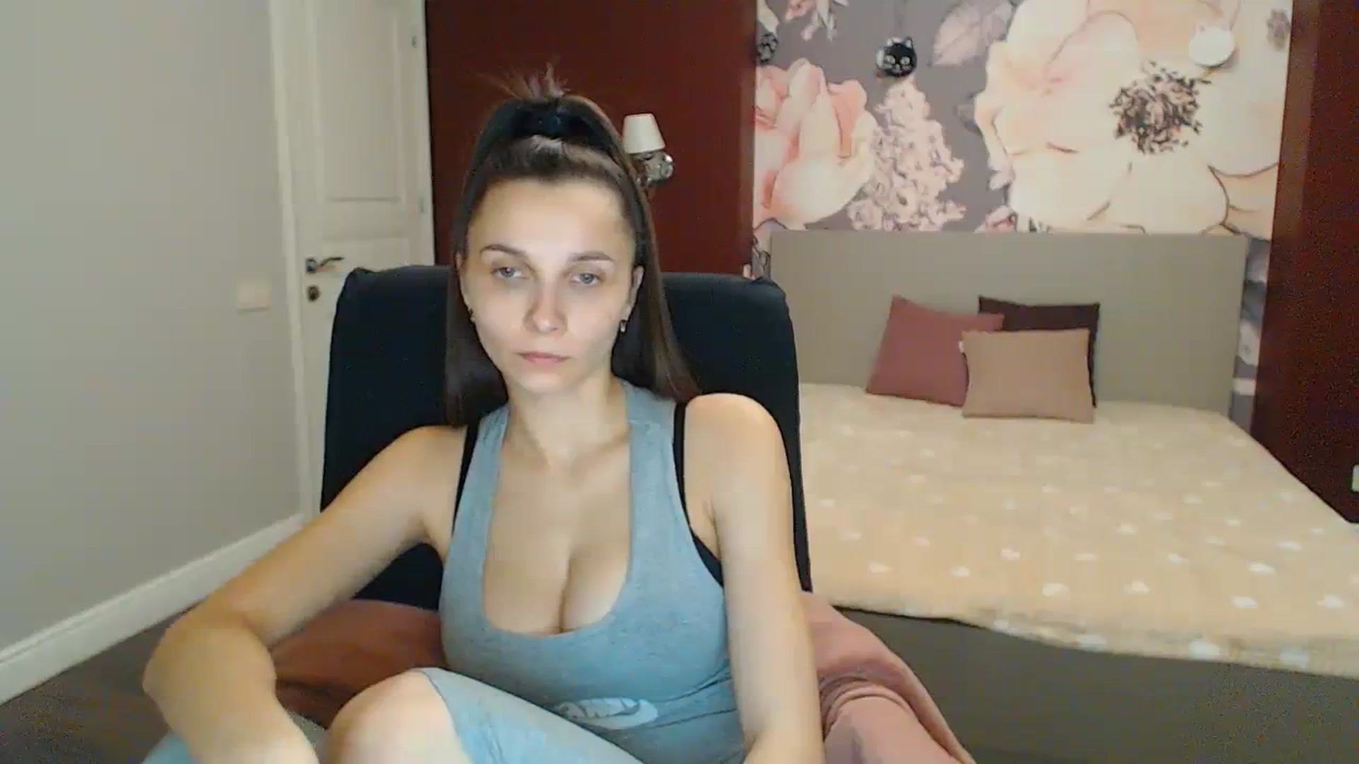 Gallery image thumbnail from Karina_Mils's myfreecams stream on, 01/14/2024, 18:00 image 3 of 20