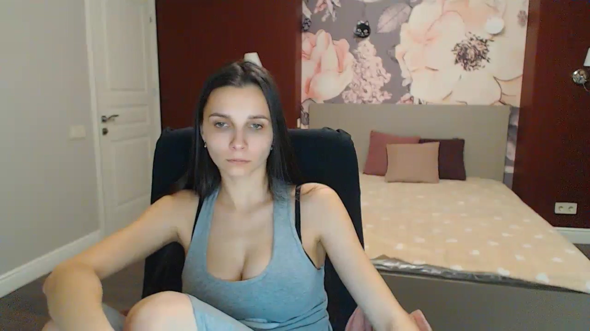 Gallery image thumbnail from Karina_Mils's myfreecams stream on, 01/19/2024, 18:12 image 11 of 20