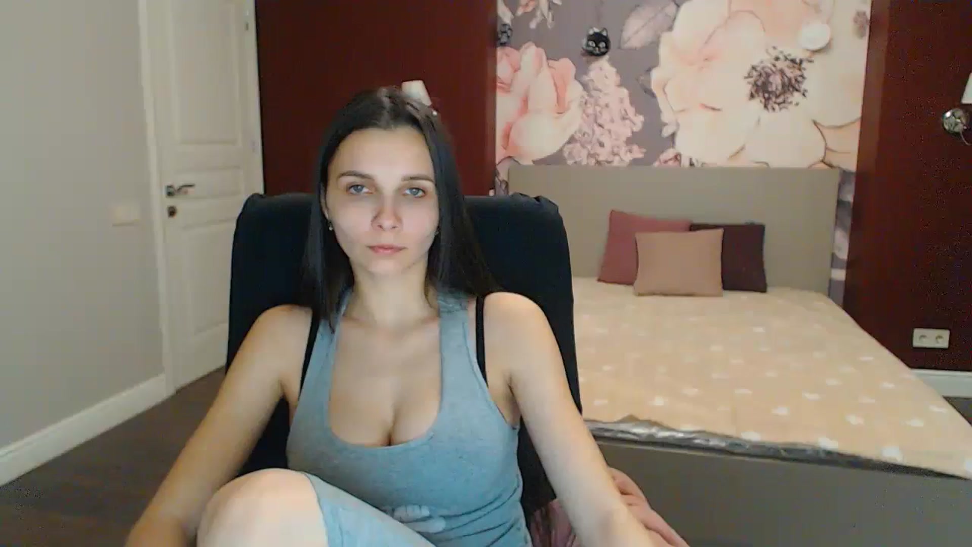 Gallery image thumbnail from Karina_Mils's myfreecams stream on, 01/19/2024, 18:12 image 4 of 20