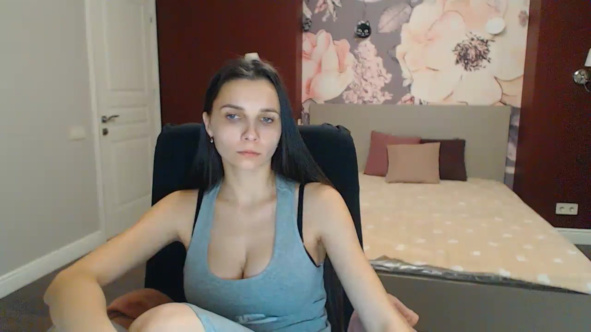 Gallery image thumbnail from Karina_Mils's myfreecams stream on, 01/19/2024, 18:12 image 17 of 20