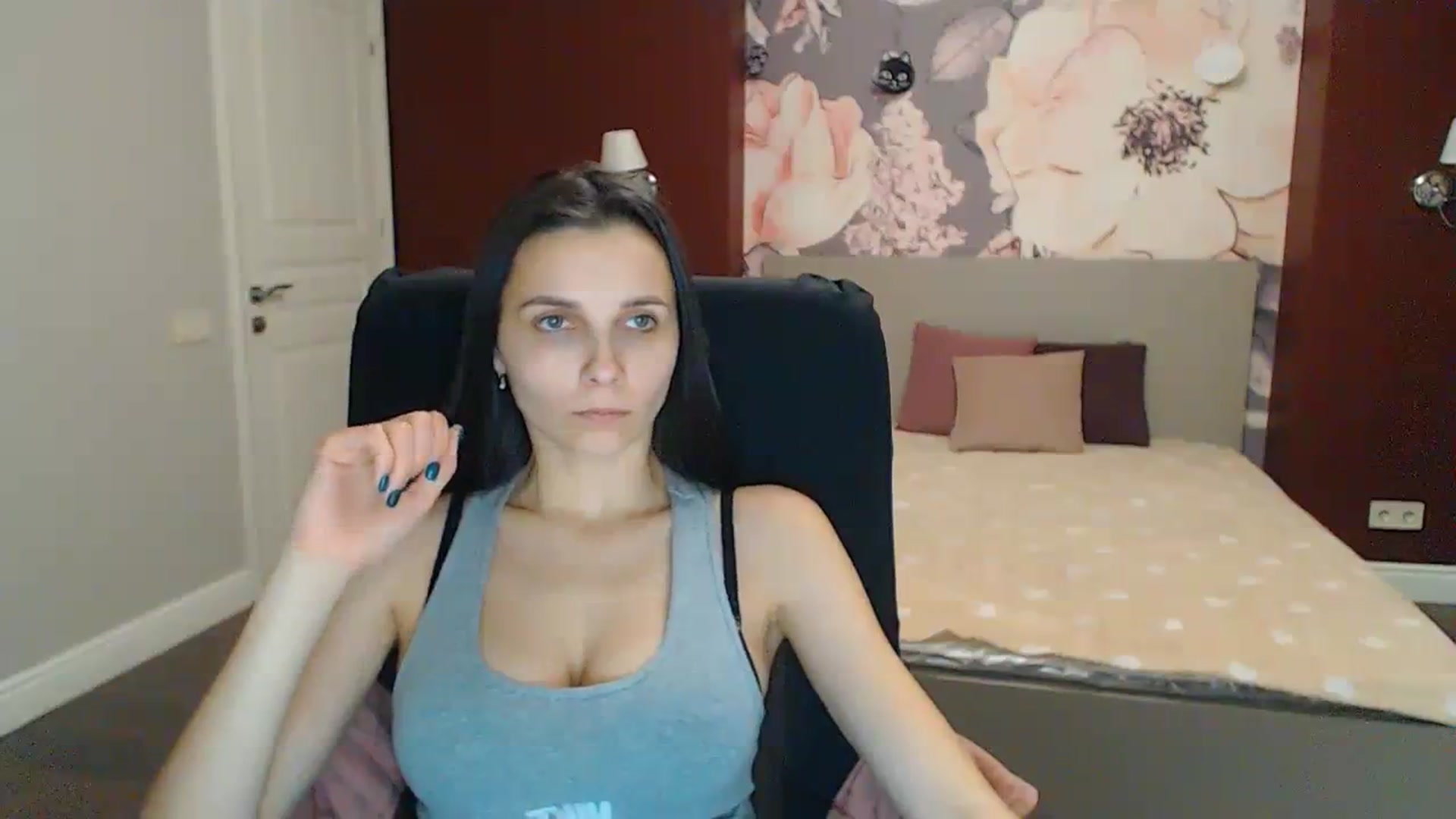 Gallery image thumbnail from Karina_Mils's myfreecams stream on, 01/19/2024, 18:12 image 16 of 20