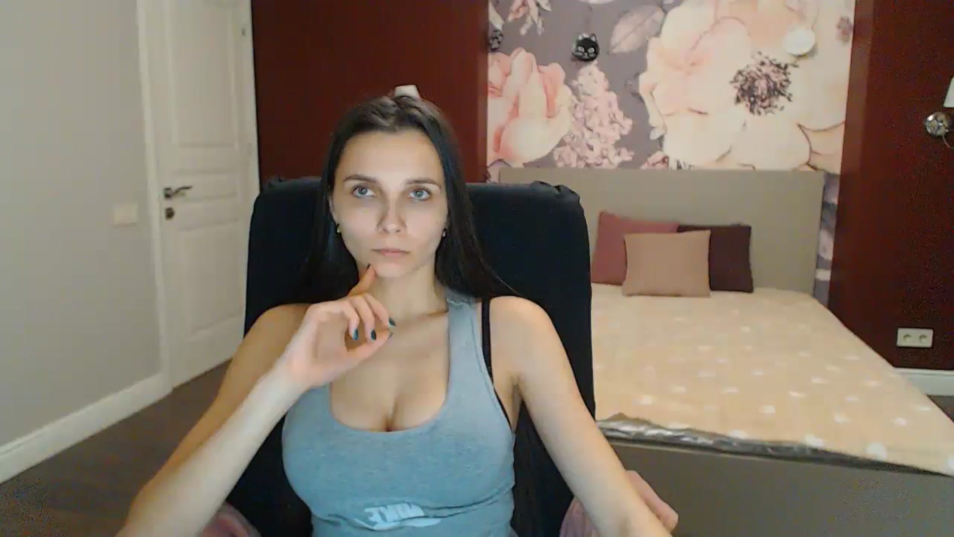 Gallery image thumbnail from Karina_Mils's myfreecams stream on, 01/19/2024, 18:12 image 19 of 20
