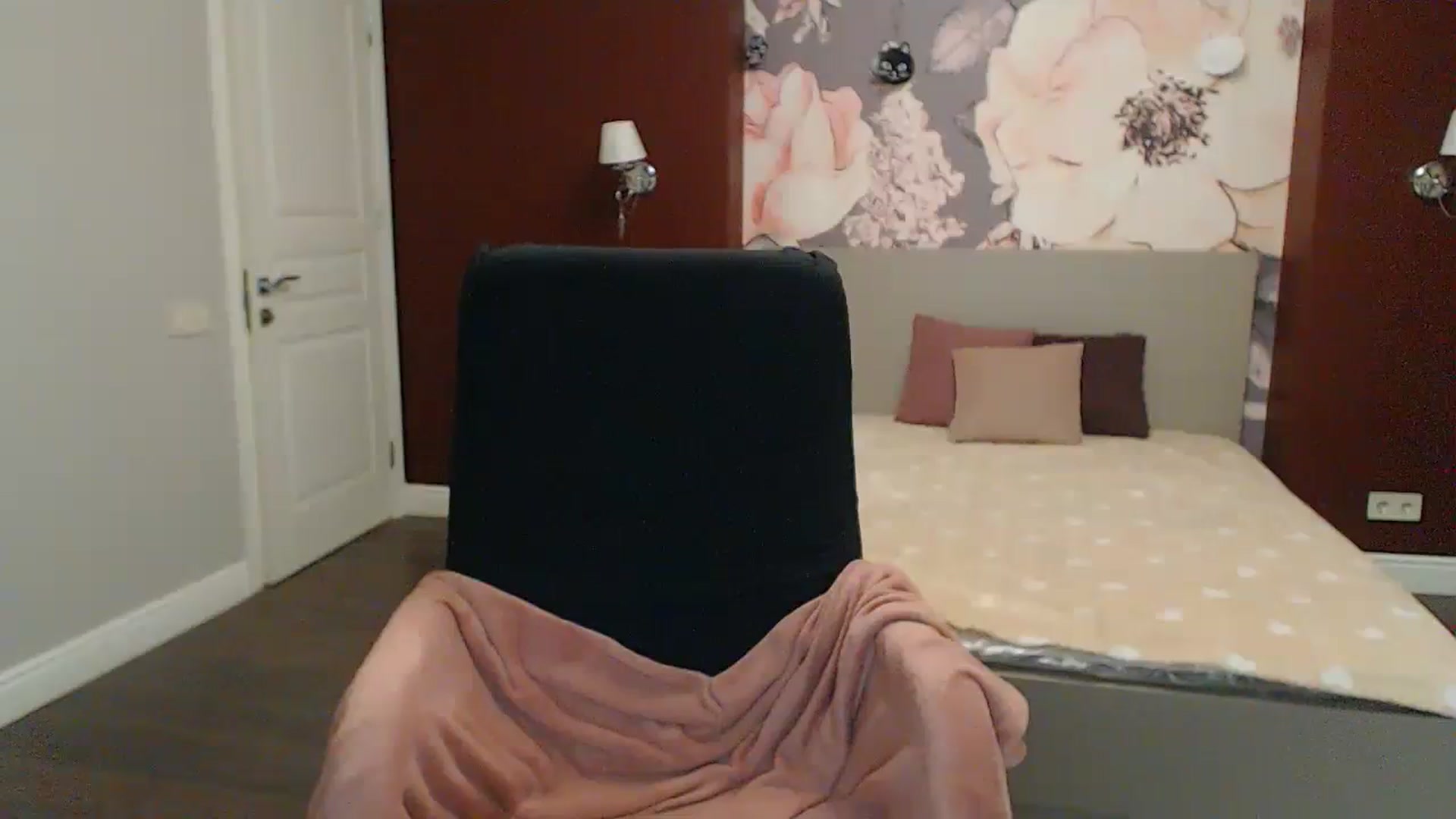 Gallery image thumbnail from Karina_Mils's myfreecams stream on, 01/19/2024, 18:12 image 5 of 20