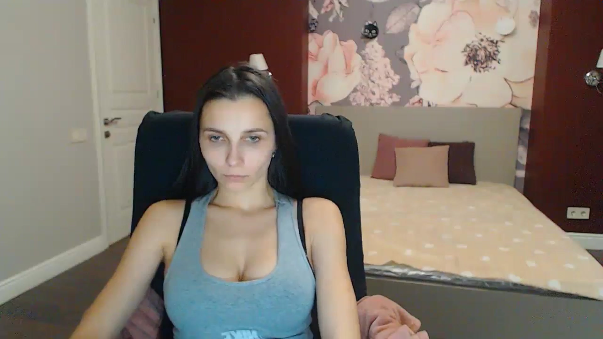 Gallery image thumbnail from Karina_Mils's myfreecams stream on, 01/19/2024, 18:12 image 15 of 20