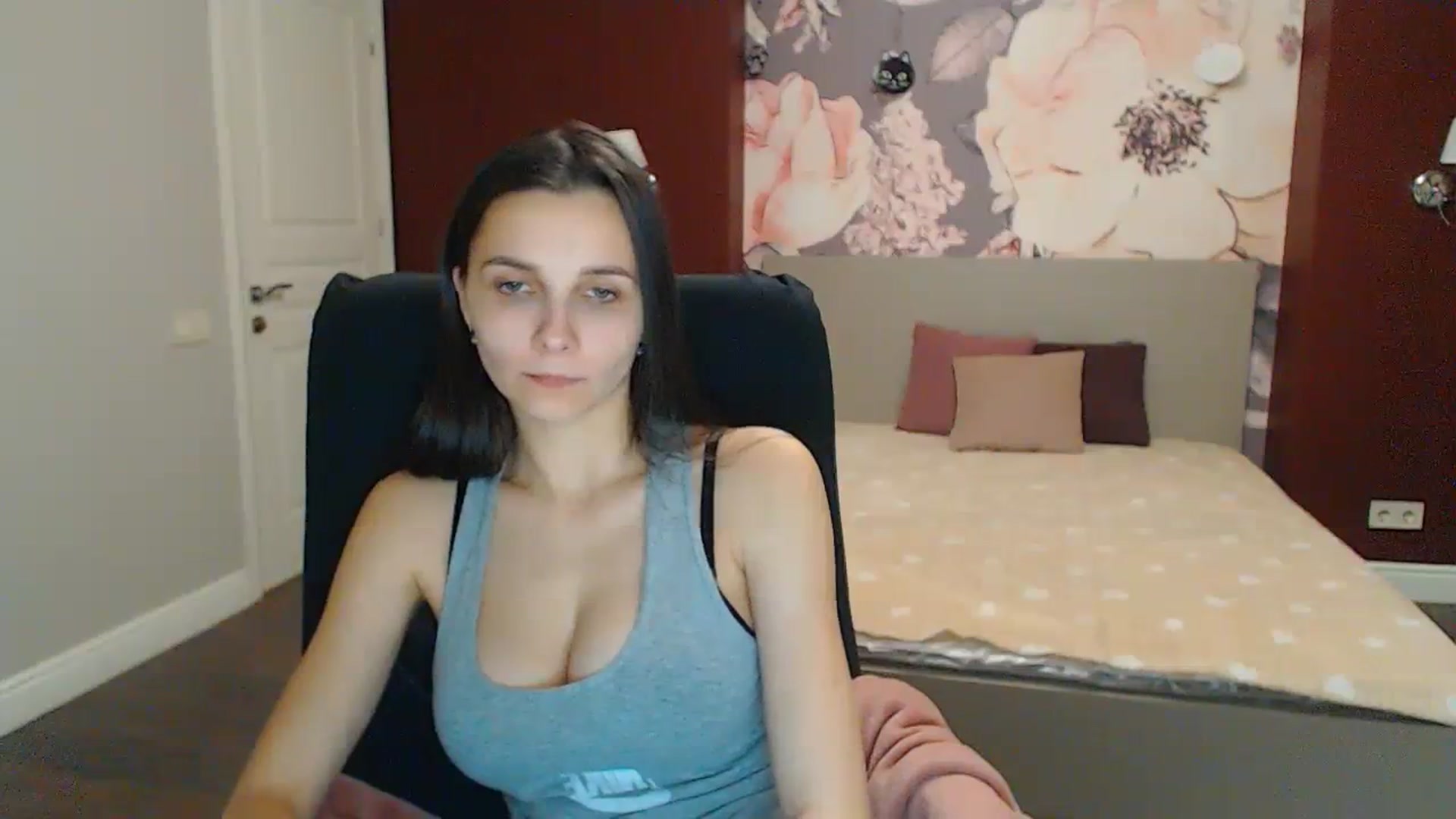 Gallery image thumbnail from Karina_Mils's myfreecams stream on, 01/19/2024, 18:12 image 8 of 20