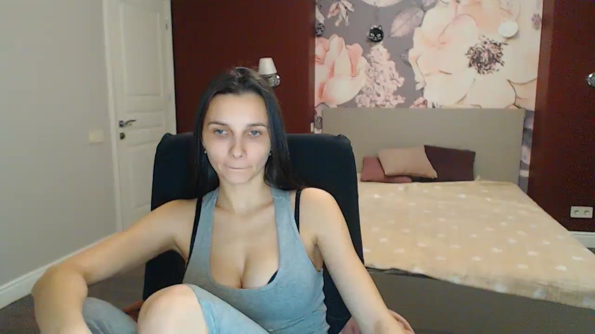Gallery image thumbnail from Karina_Mils's myfreecams stream on, 01/26/2024, 20:05 image 9 of 20