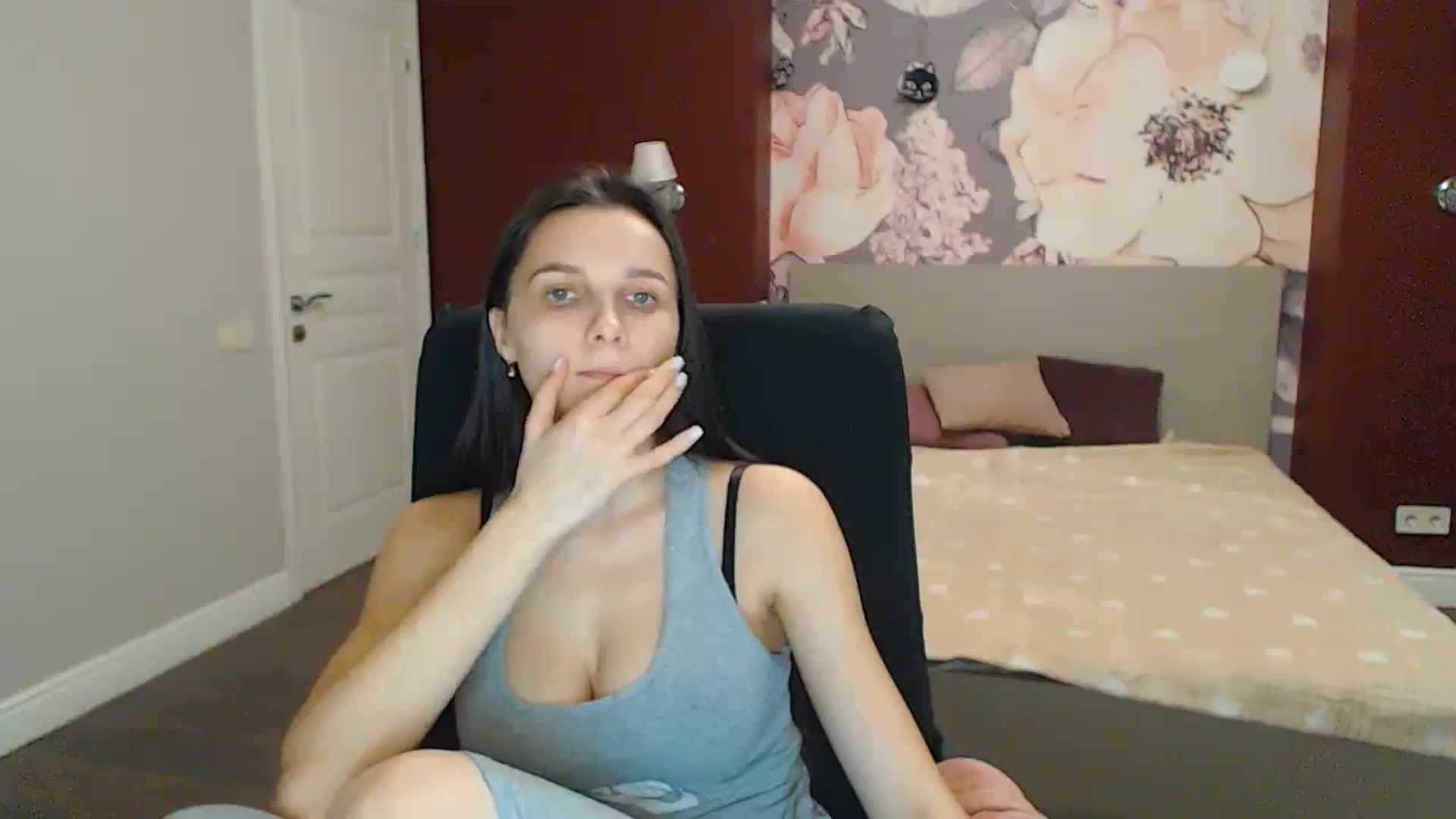 Gallery image thumbnail from Karina_Mils's myfreecams stream on, 01/26/2024, 20:05 image 12 of 20