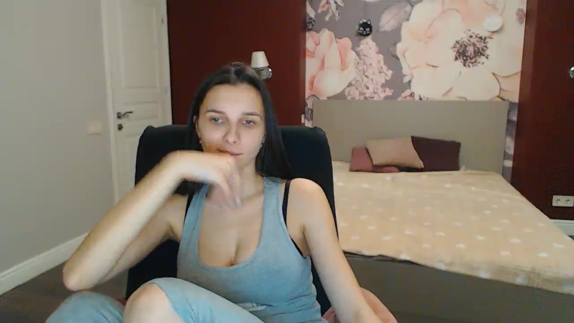 Gallery image thumbnail from Karina_Mils's myfreecams stream on, 01/26/2024, 20:05 image 17 of 20