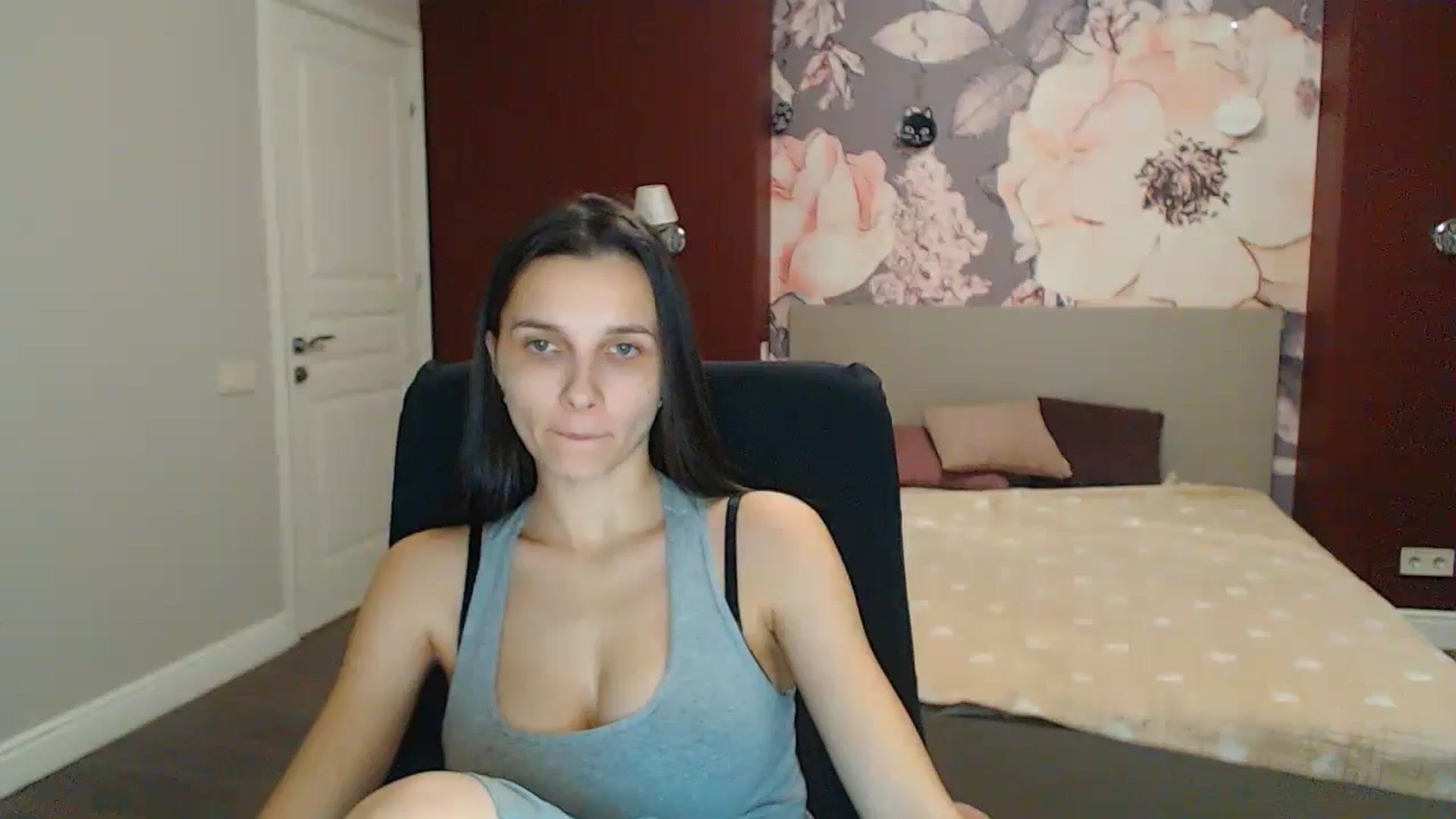 Gallery image thumbnail from Karina_Mils's myfreecams stream on, 01/26/2024, 20:05 image 15 of 20