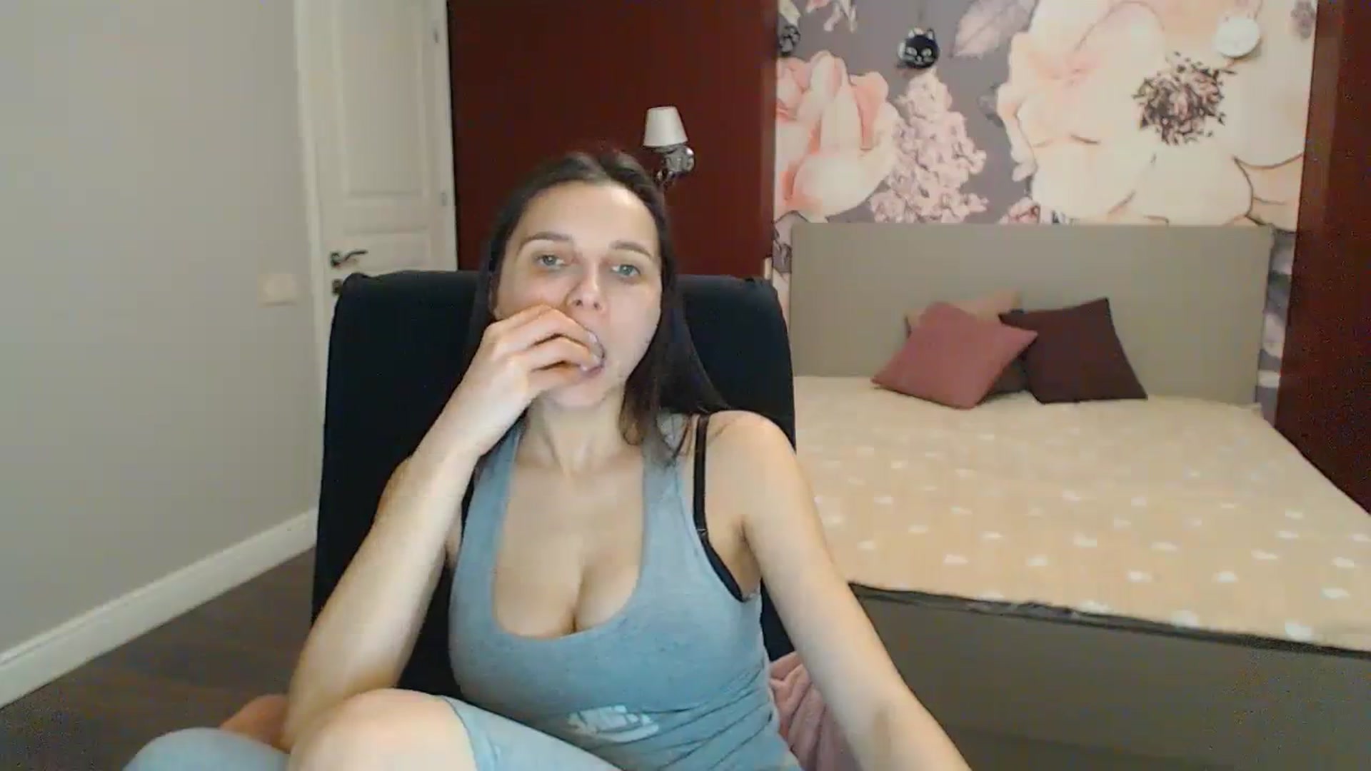 Gallery image thumbnail from Karina_Mils's myfreecams stream on, 01/27/2024, 14:27 image 9 of 20