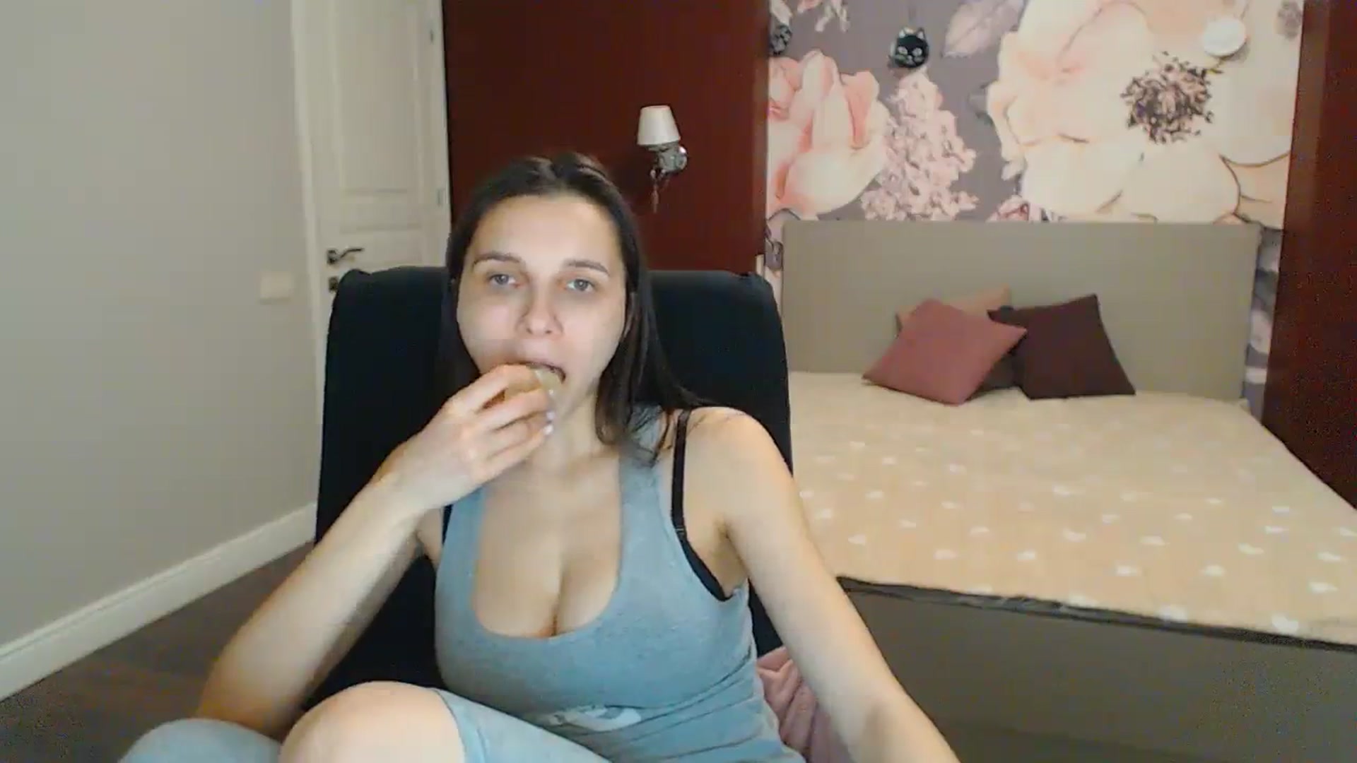 Gallery image thumbnail from Karina_Mils's myfreecams stream on, 01/27/2024, 14:27 image 8 of 20