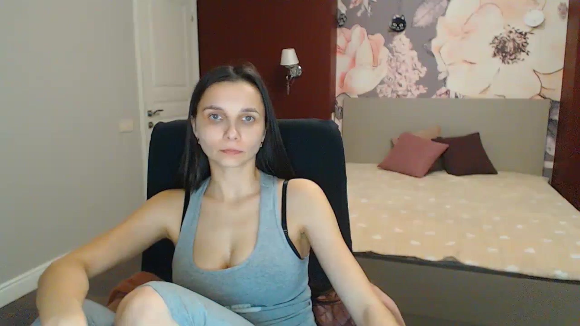 Gallery image thumbnail from Karina_Mils's myfreecams stream on, 01/27/2024, 19:49 image 17 of 20