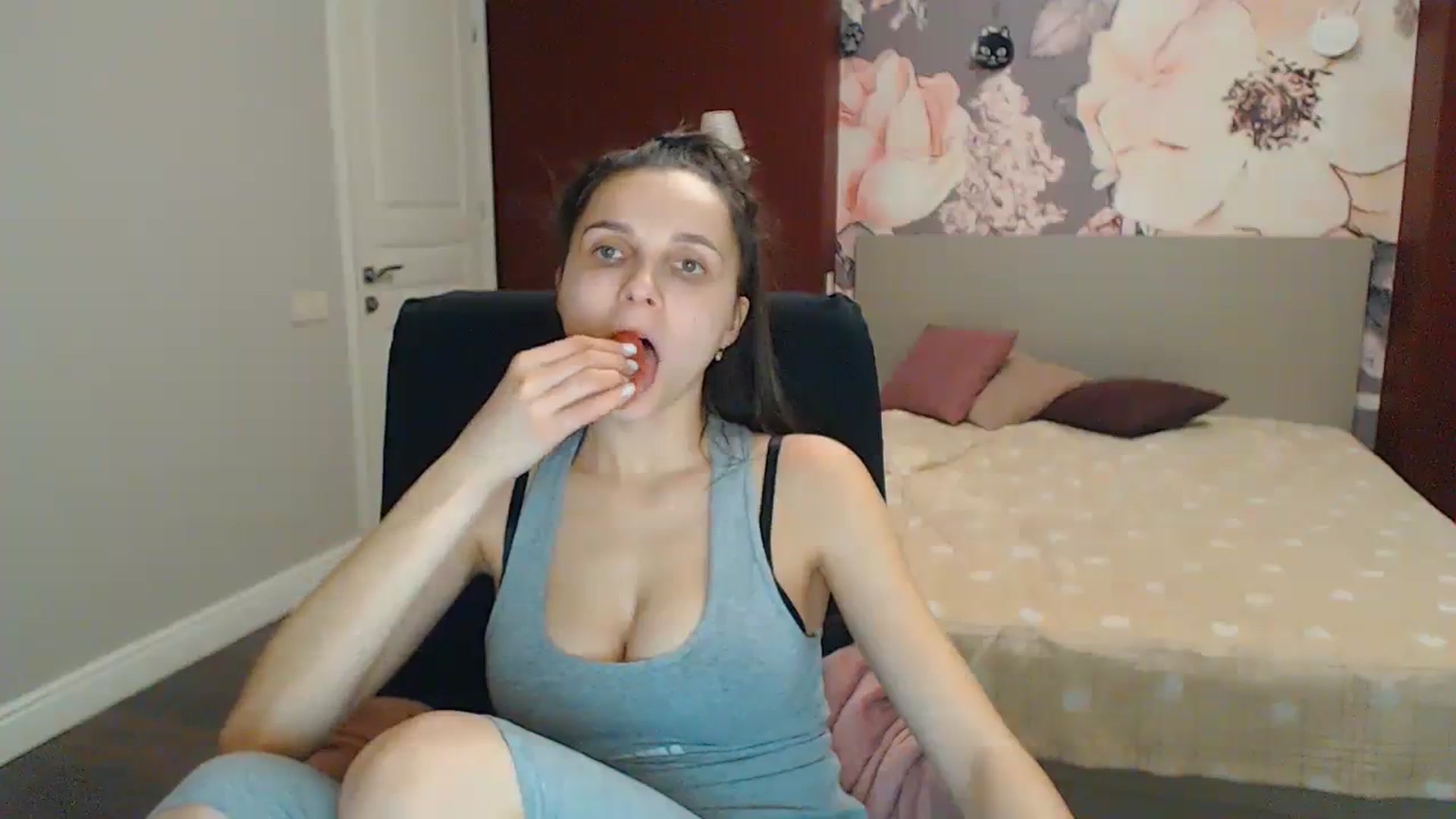 Gallery image thumbnail from Karina_Mils's myfreecams stream on, 01/28/2024, 17:28 image 6 of 20