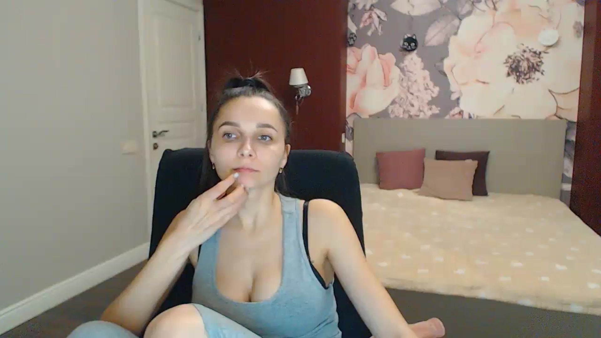 Gallery image thumbnail from Karina_Mils's myfreecams stream on, 01/29/2024, 11:47 image 8 of 20
