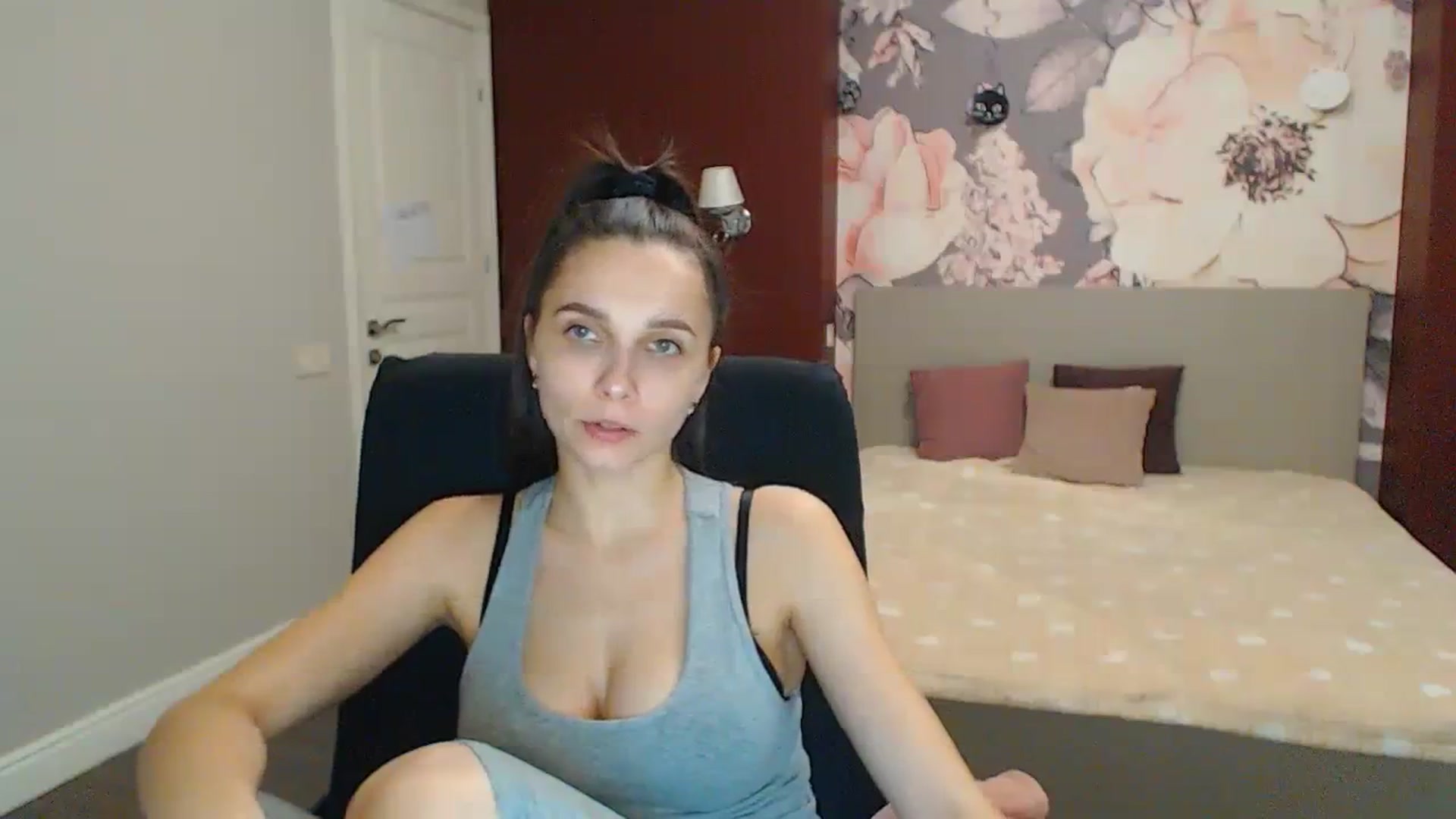 Gallery image thumbnail from Karina_Mils's myfreecams stream on, 01/29/2024, 11:47 image 12 of 20