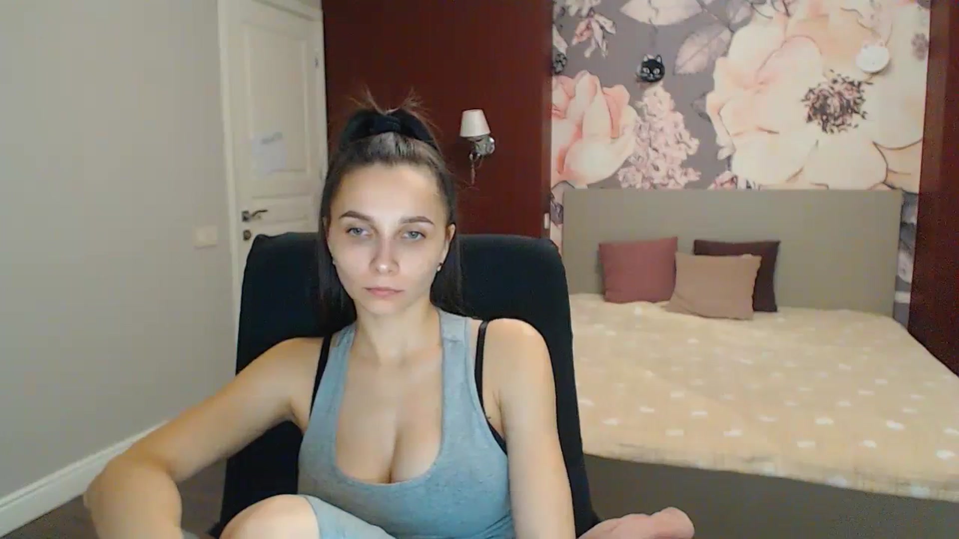 Gallery image thumbnail from Karina_Mils's myfreecams stream on, 01/29/2024, 11:47 image 18 of 20