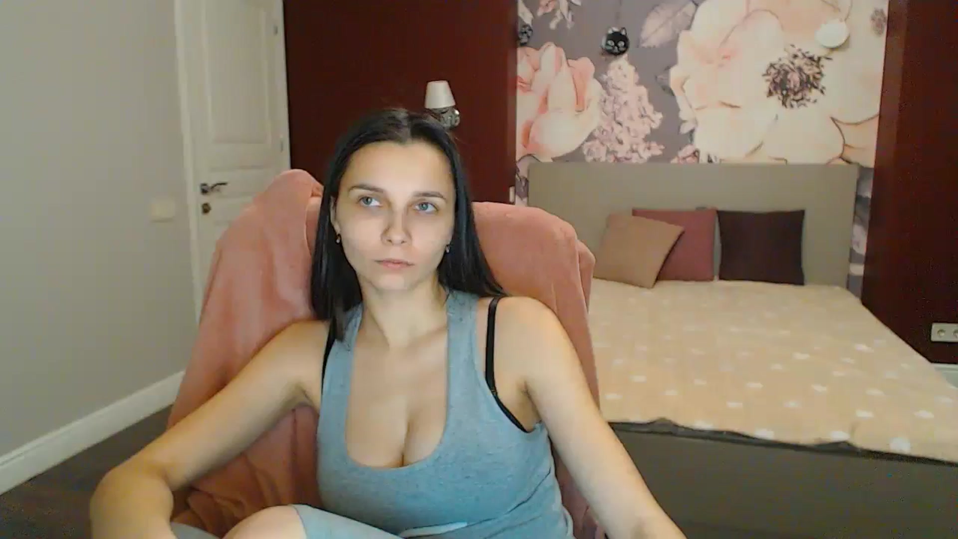 Gallery image thumbnail from Karina_Mils's myfreecams stream on, 02/03/2024, 17:32 image 12 of 20