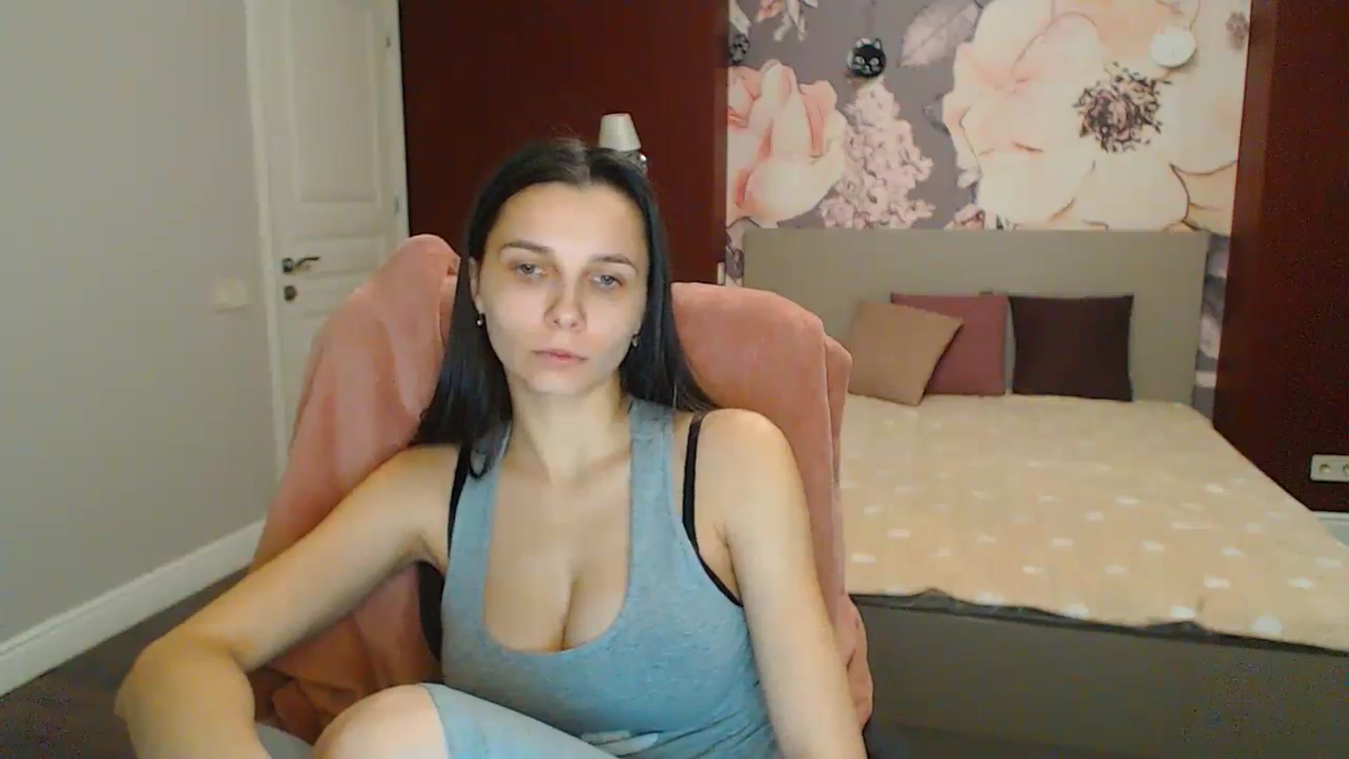 Gallery image thumbnail from Karina_Mils's myfreecams stream on, 02/03/2024, 17:32 image 3 of 20